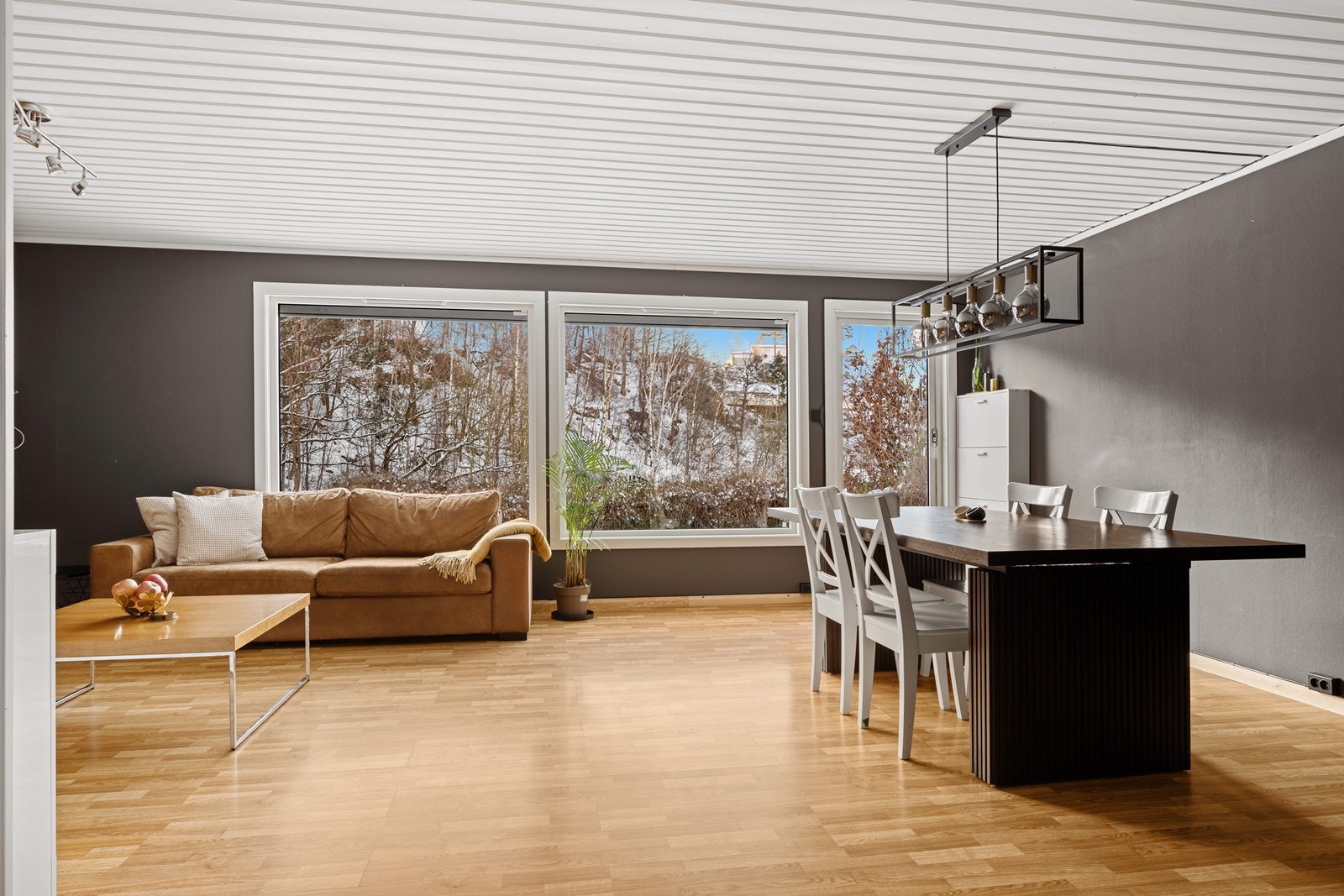 I 2. etasje er det stue, kjøkken og soverom. Galleribilde