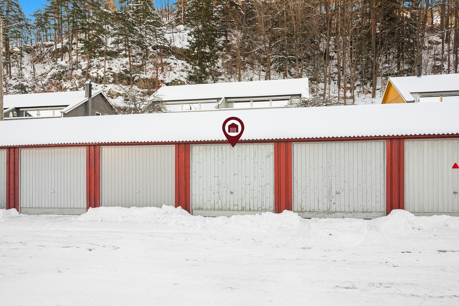 Det medfølger en egen garasjeplass til leiligheten. Galleribilde