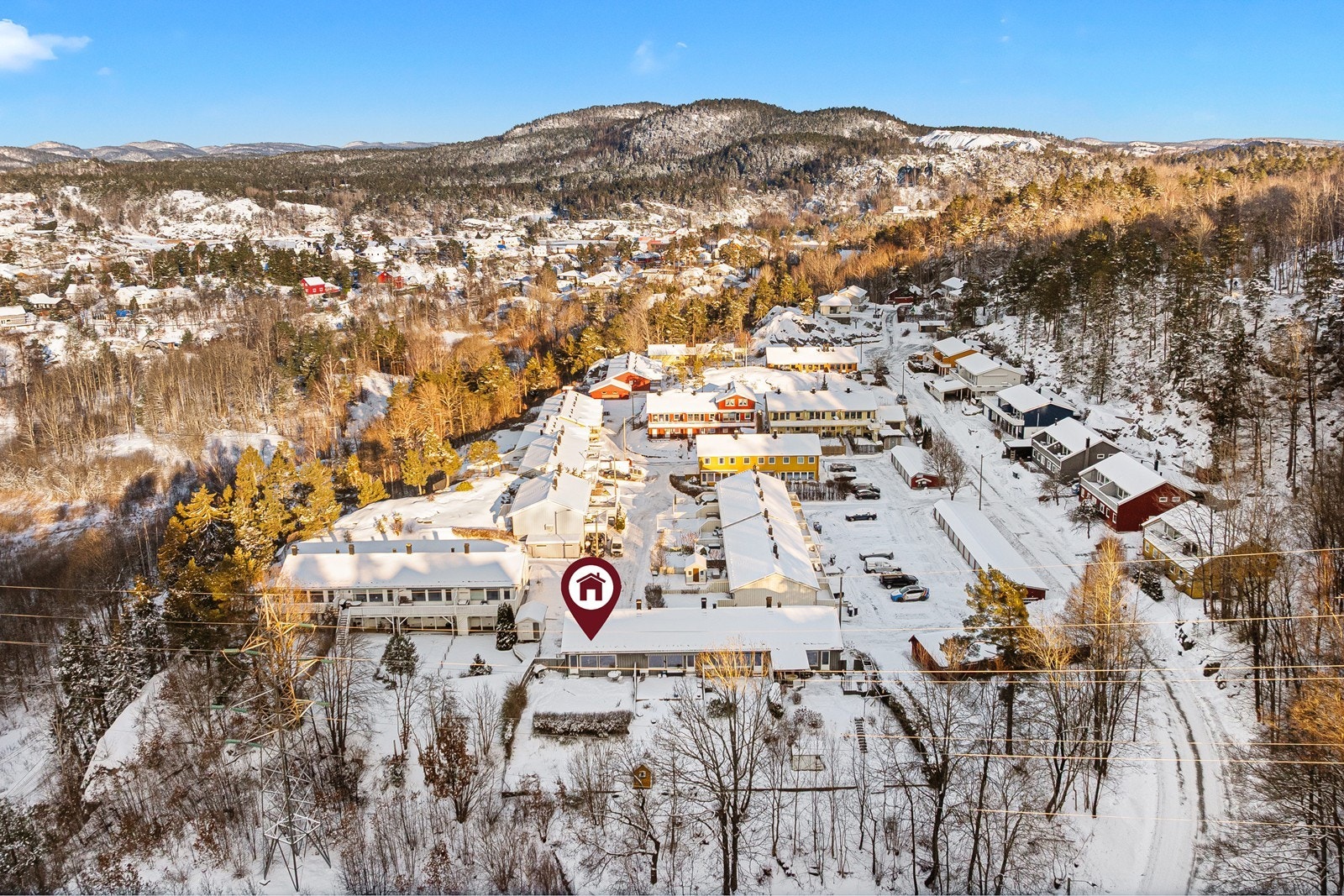 Det er fine turområder i kort avstand fra leiligheten med både Kalstadtjenna og Studsdalen som ligger nærmest rett utenfor døren. Galleribilde