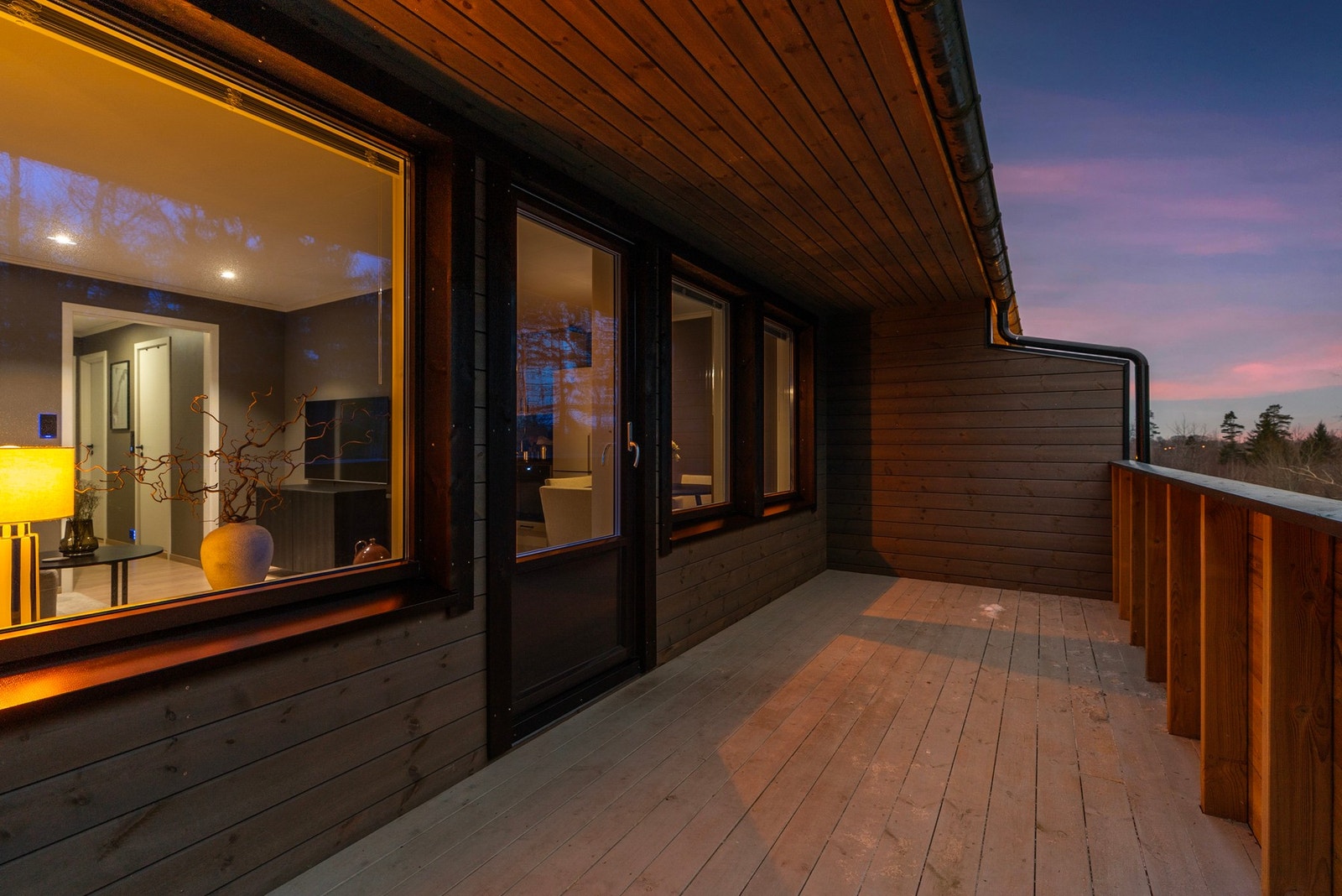 Her ligger alt til rette for å nyte sene sommerkvelder og senke skuldrene i fredfulle omgivelser. Galleribilde