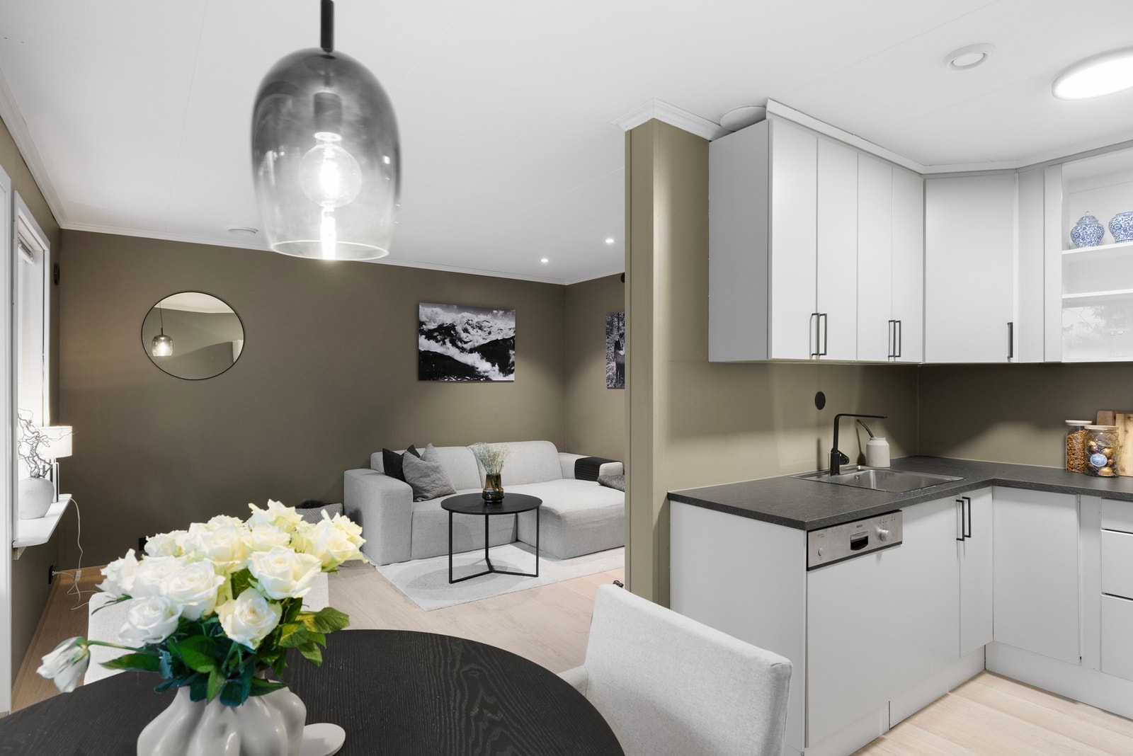 Leinæs & Partners v/ Tori Fremmelig Glasø har gleden av å presentere Skytterveien 27B! Galleribilde