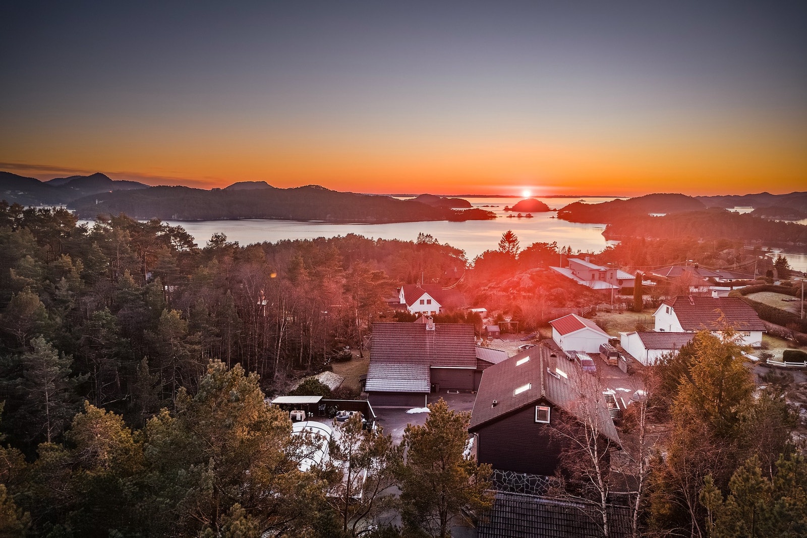 - Kort vei til nærmeste bussholdeplass, som tar deg i begge retninger enten mot Bergen eller mot Os - Galleribilde