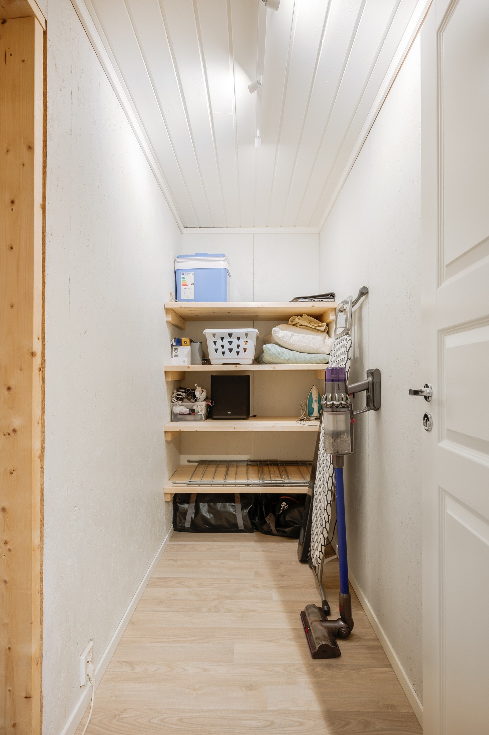 Bod én av to i underetasjen på 3 kvm gir mye plass til oppbevaring. Galleribilde