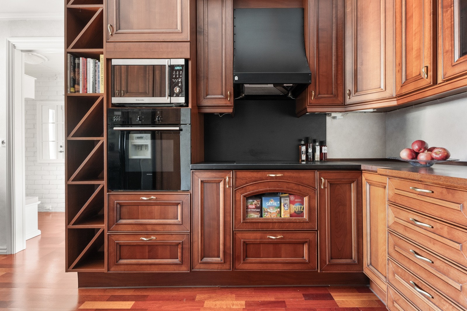 Kjøkken på ca 15 kvm med god skapplass. Galleribilde