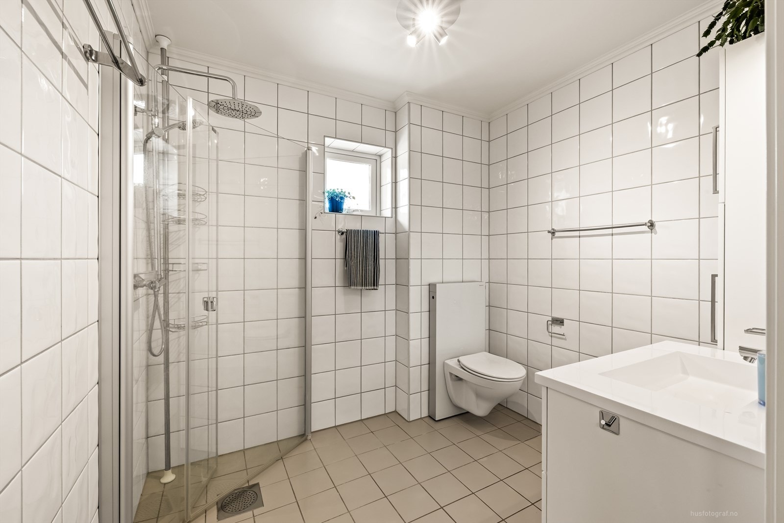 Helfliset bad i 2. etg. med varmekabler i gulv. Galleribilde