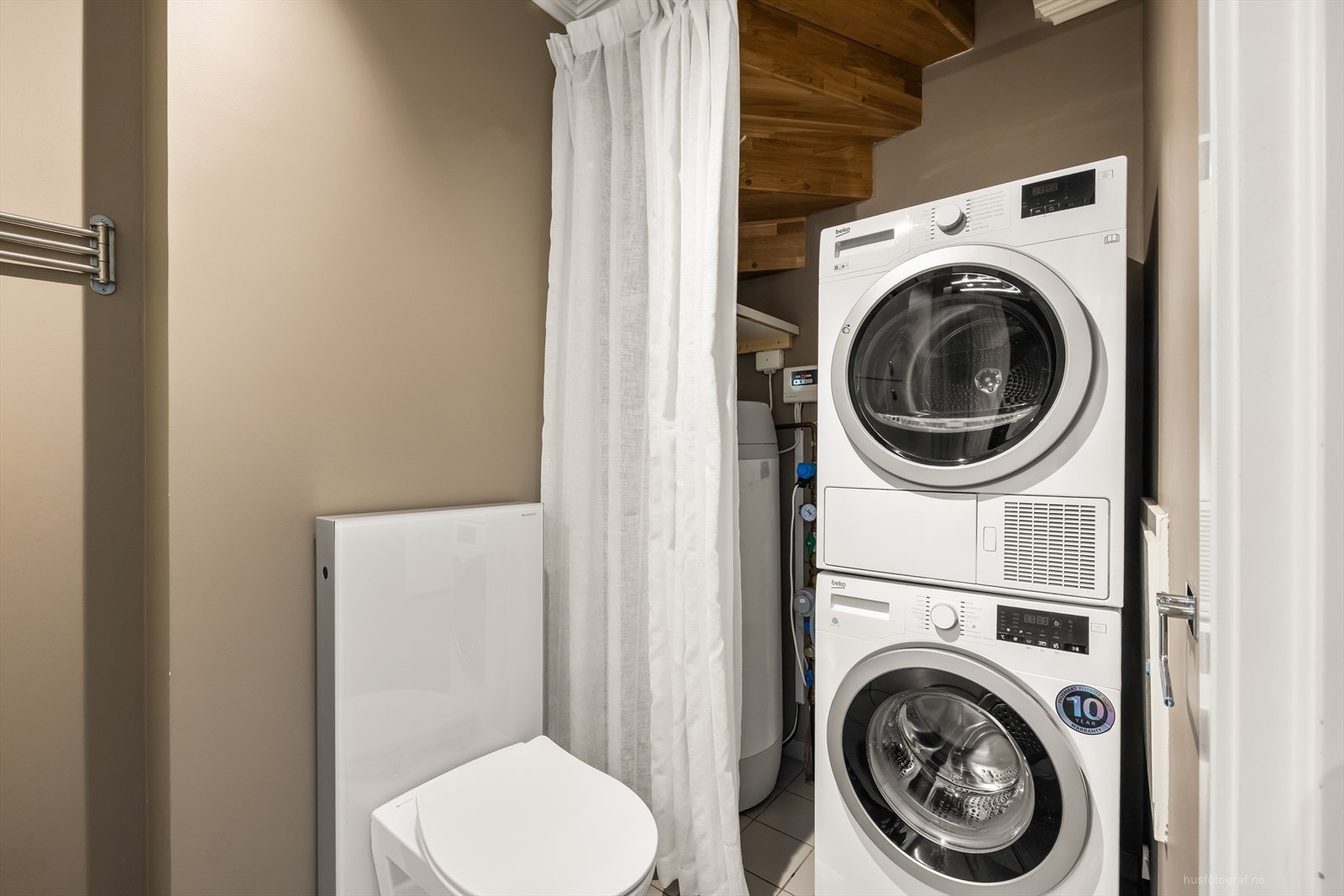 Egen nisje med opplegg til vaskemaskin. Galleribilde