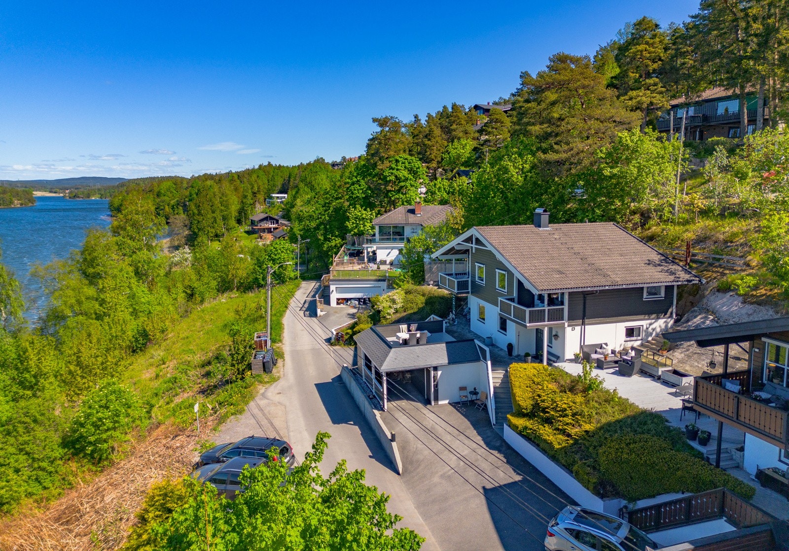 Blindvei, utsikt, carport m/bod og moderne løsninger Galleribilde