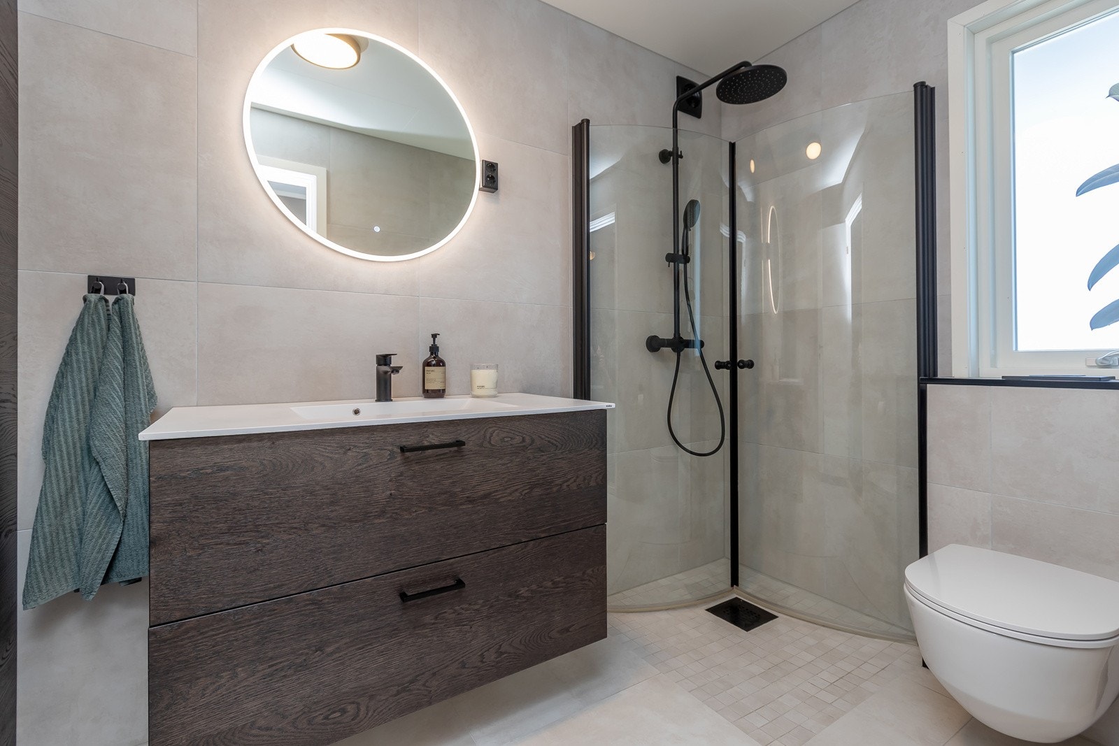 Oppgradert, delikat baderom Galleribilde