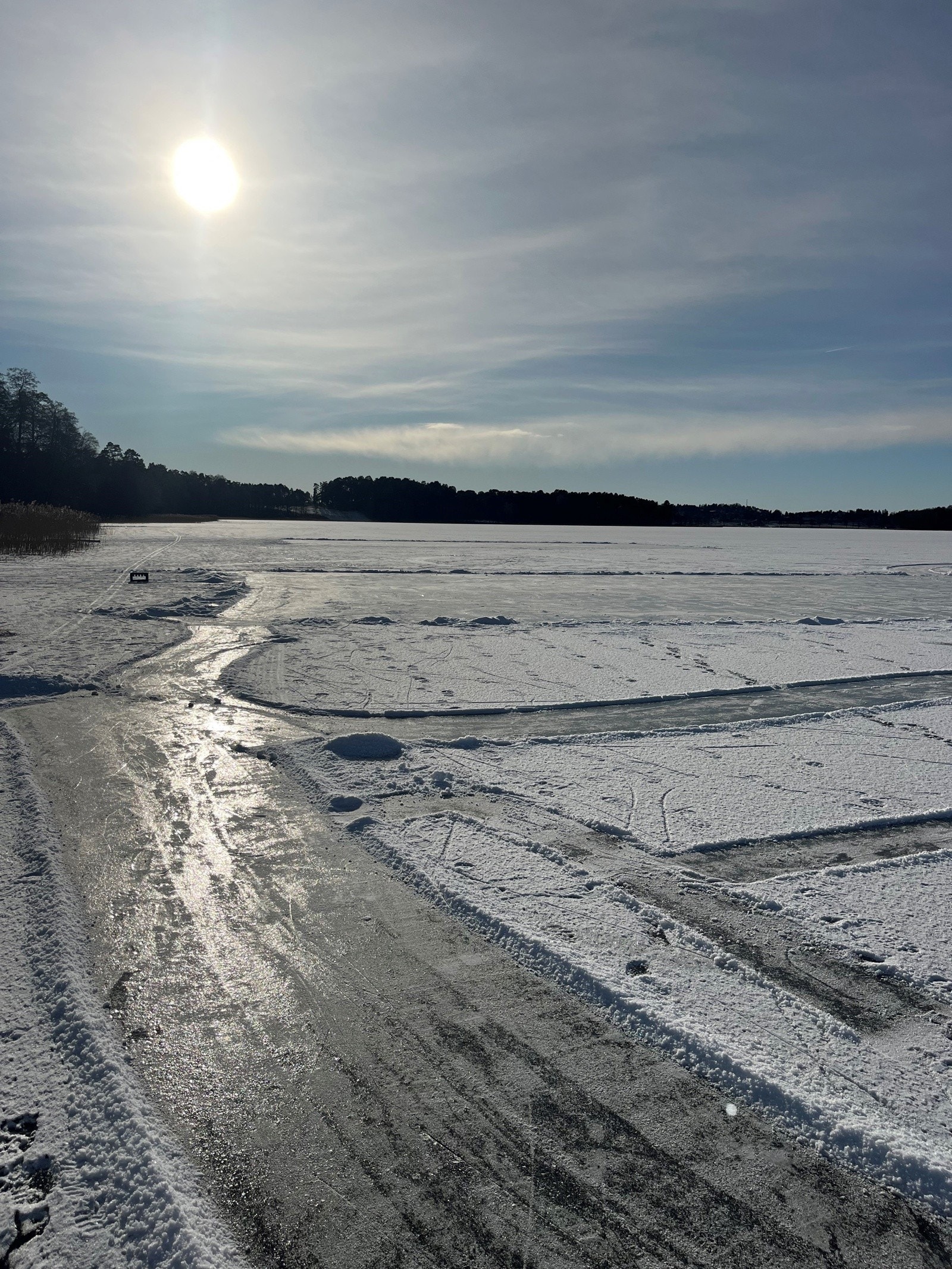 På vinteren er det ski- og skøyte-muligheter på Tunevannet Galleribilde