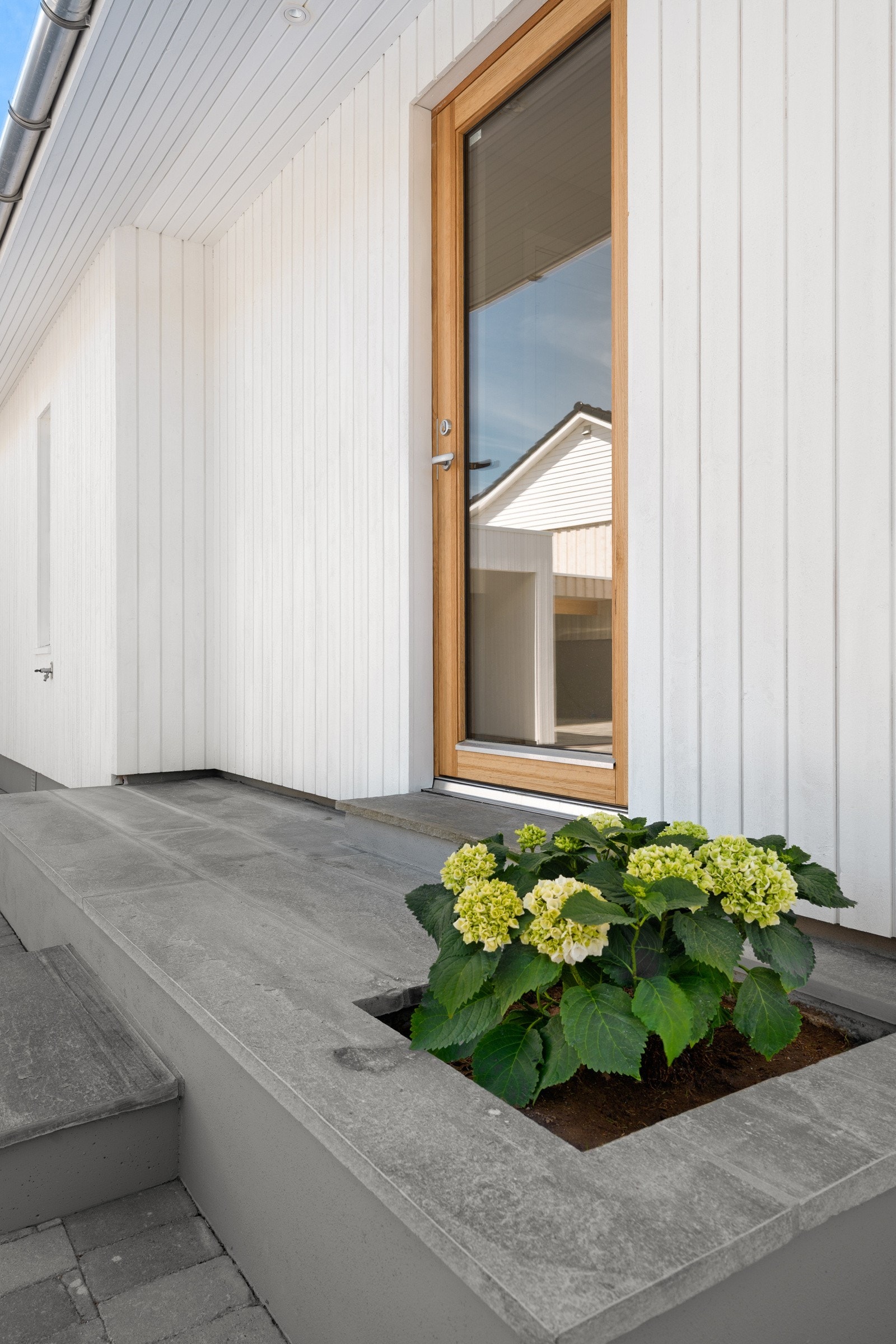 Legg merke til den lekre heltre, eikedøren. Galleribilde