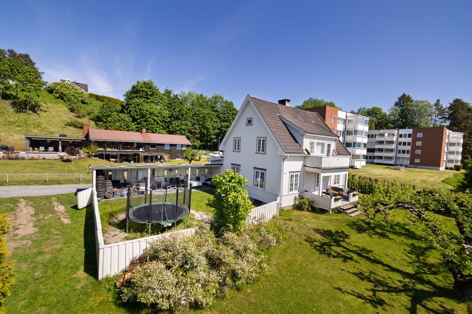 Eiendommen har potensiale til å bli en meget herskapelig bolig sentralt i Hønefoss. Galleribilde