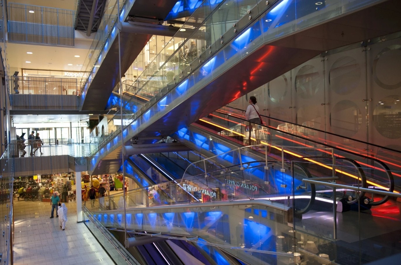 Jessheim Storsenter med sine 150 butikker og spisesteder finner du ca. 800 meter unna prosjektet Galleribilde