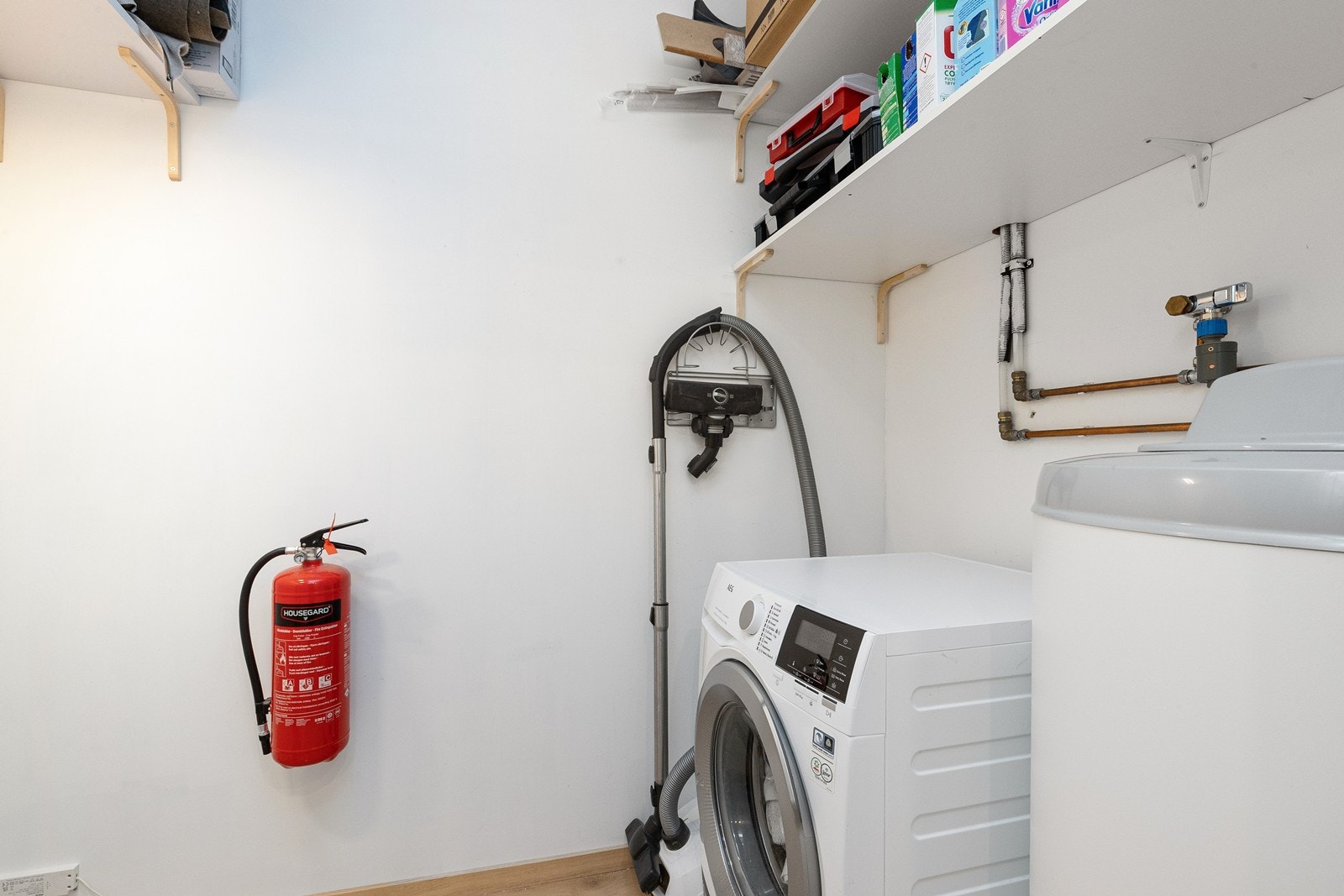 Bod med avsatt plass for vaskemaskin Galleribilde