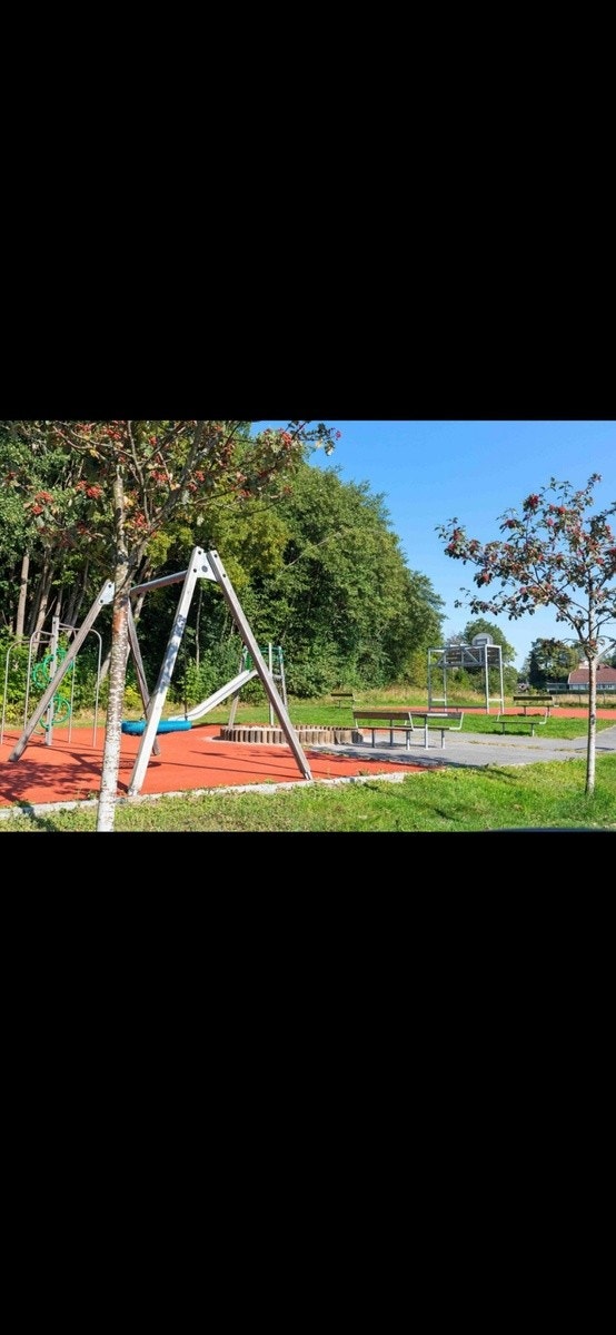 Flotte friområder rett utenfor døra, med bl.a basketball bane Galleribilde