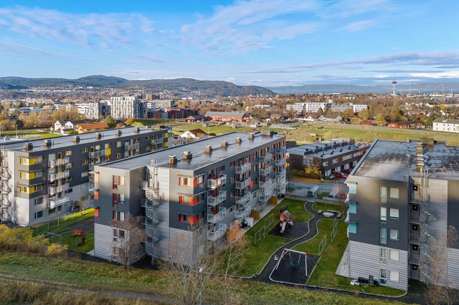 Her bor man med korte avstander til alt fra turterreng til kjøpesenter. Det er også kort avstand til flere av byens studiesteder. Galleribilde