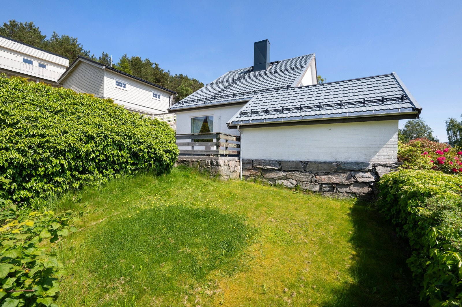 Tomten er skjermet og fin med mye privatliv. Galleribilde