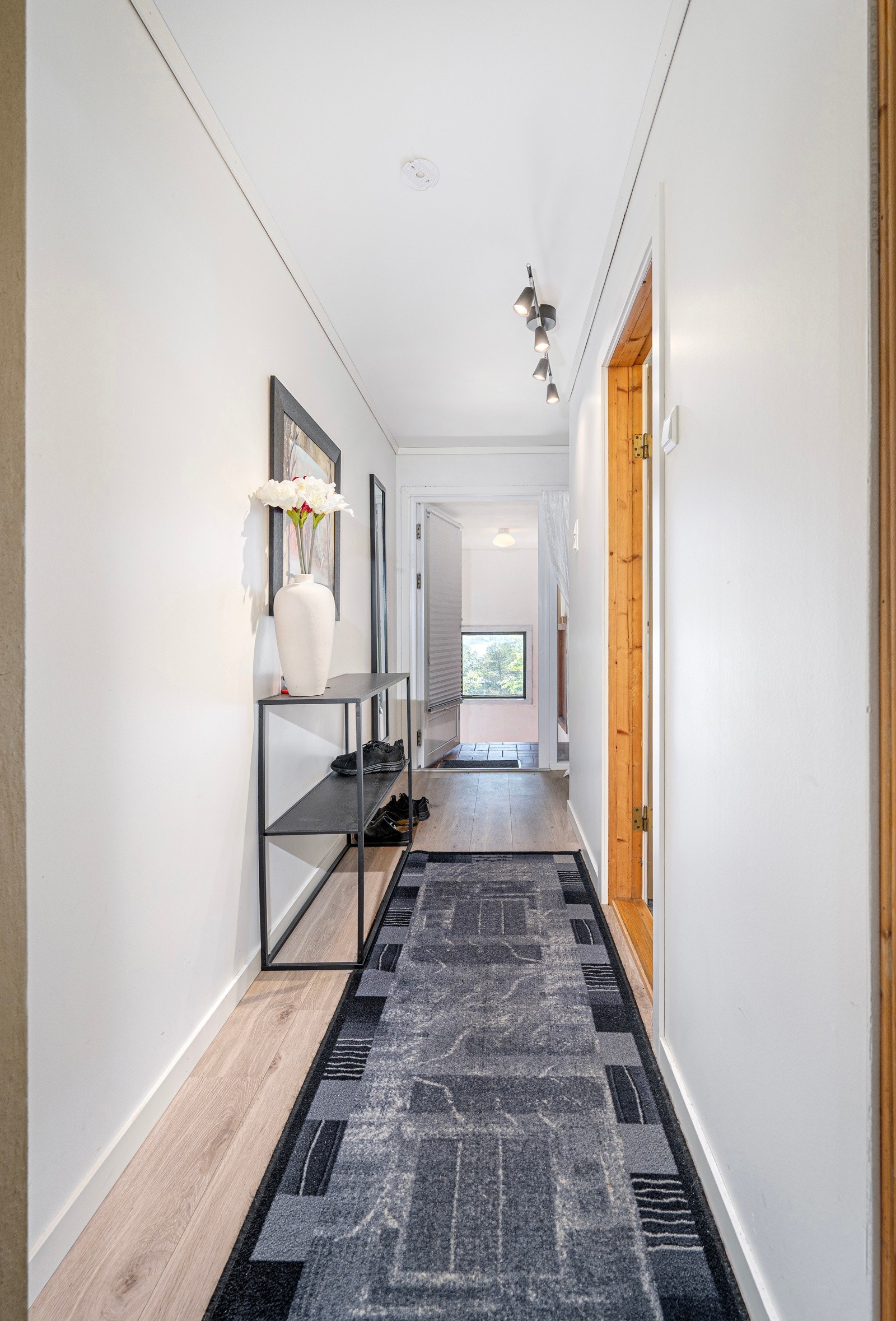 Underetasjen er i dag utleid med løpende leiekontrakt. Galleribilde