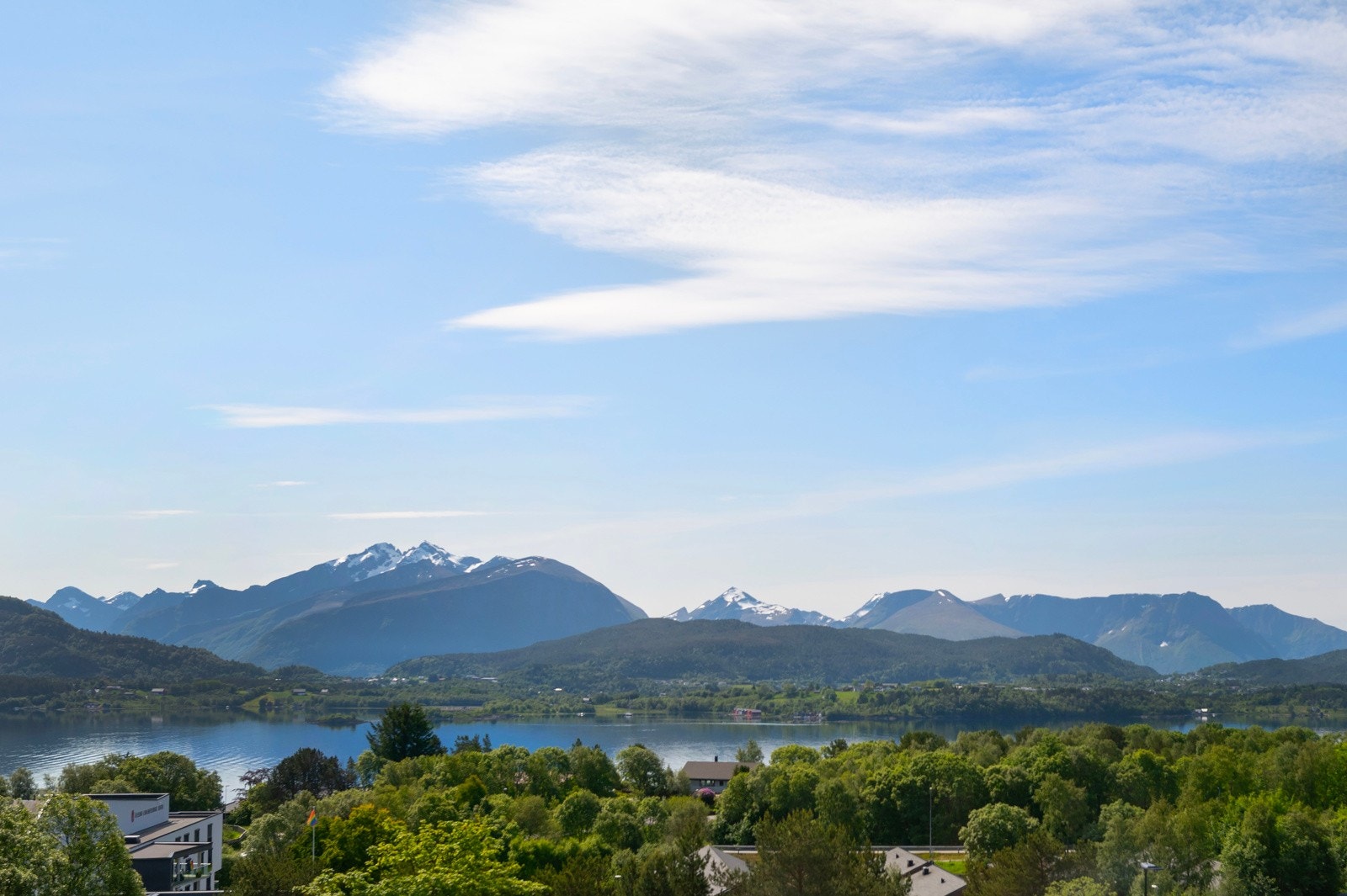 Det er nydelig utsikt fra loftsetasjen. Galleribilde