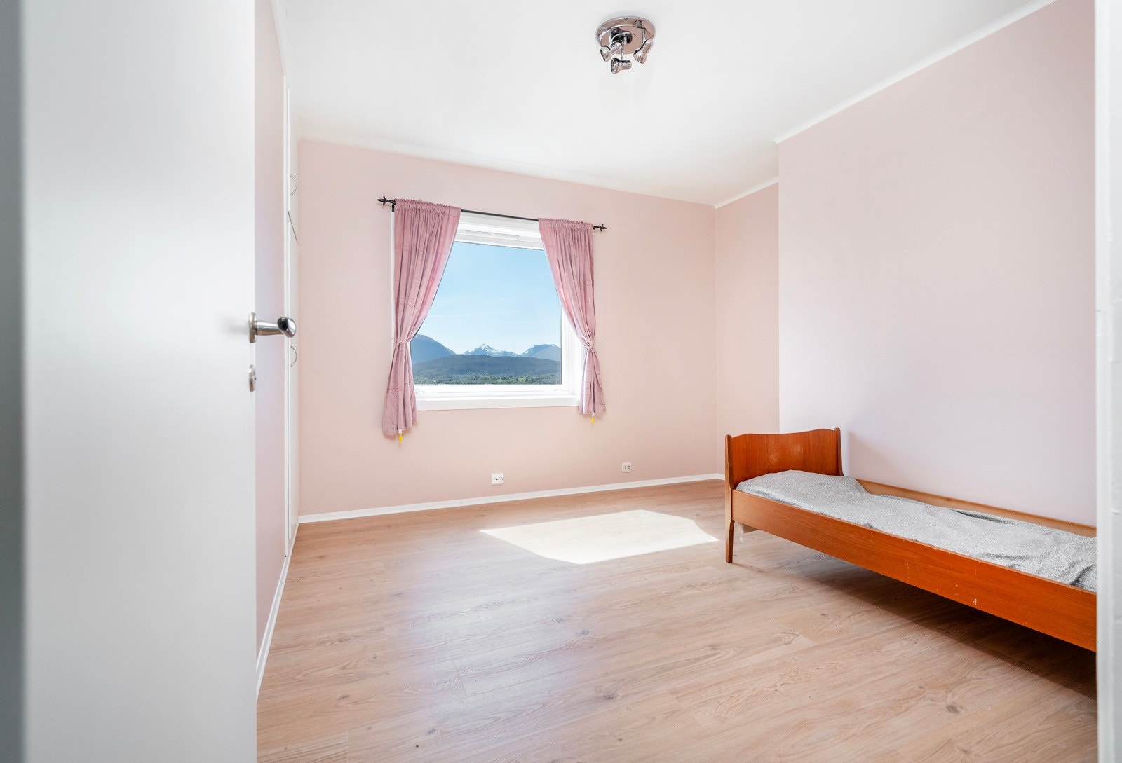 Soverom nummer tre. Galleribilde