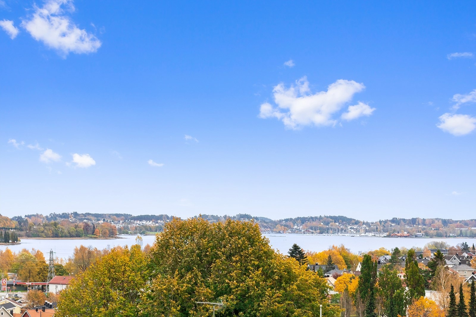 Fra loftsetasjen er det nydelig utsikt i alle retninger! Galleribilde