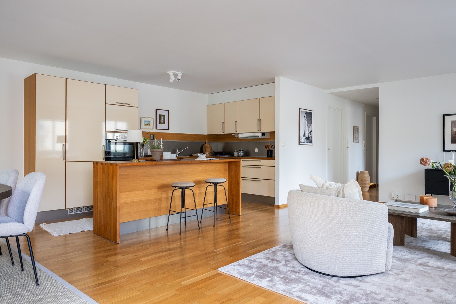 Pent og stort kjøkken av god standard Galleribilde