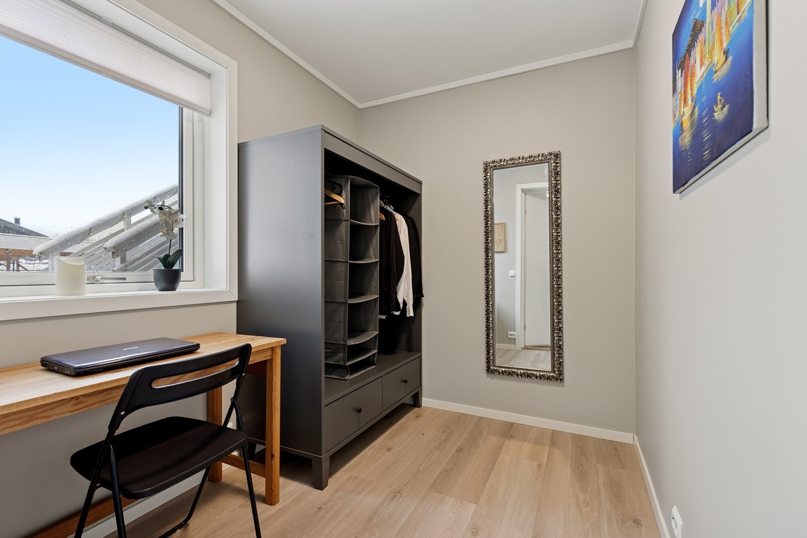 Soverom 2 er noe mindre, men fungerer fint som barnerom eller gjesterom. Galleribilde