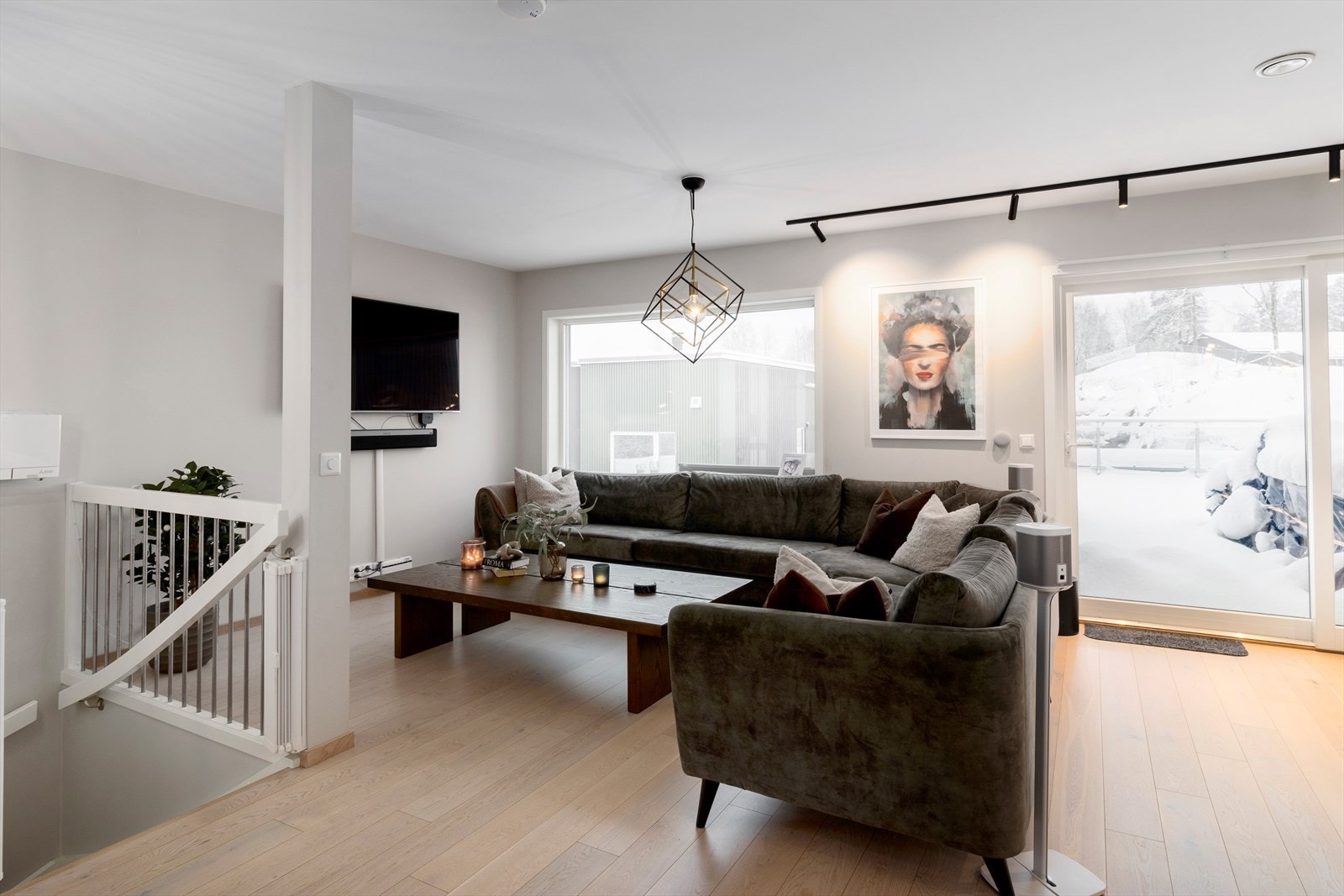 Stue med mange møblerings muligheter Galleribilde