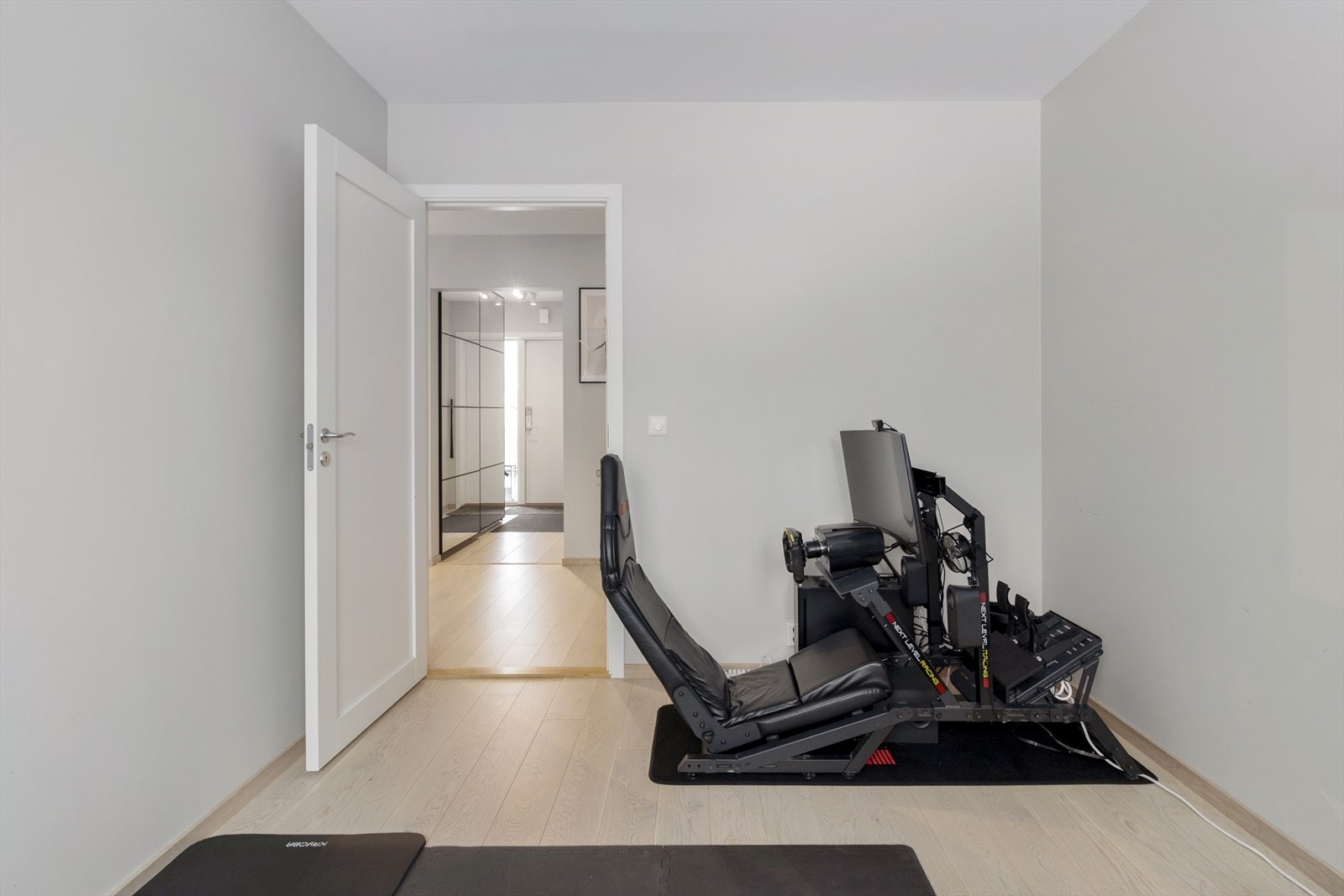 Soverom 3 med god plass til seng og møbler Galleribilde