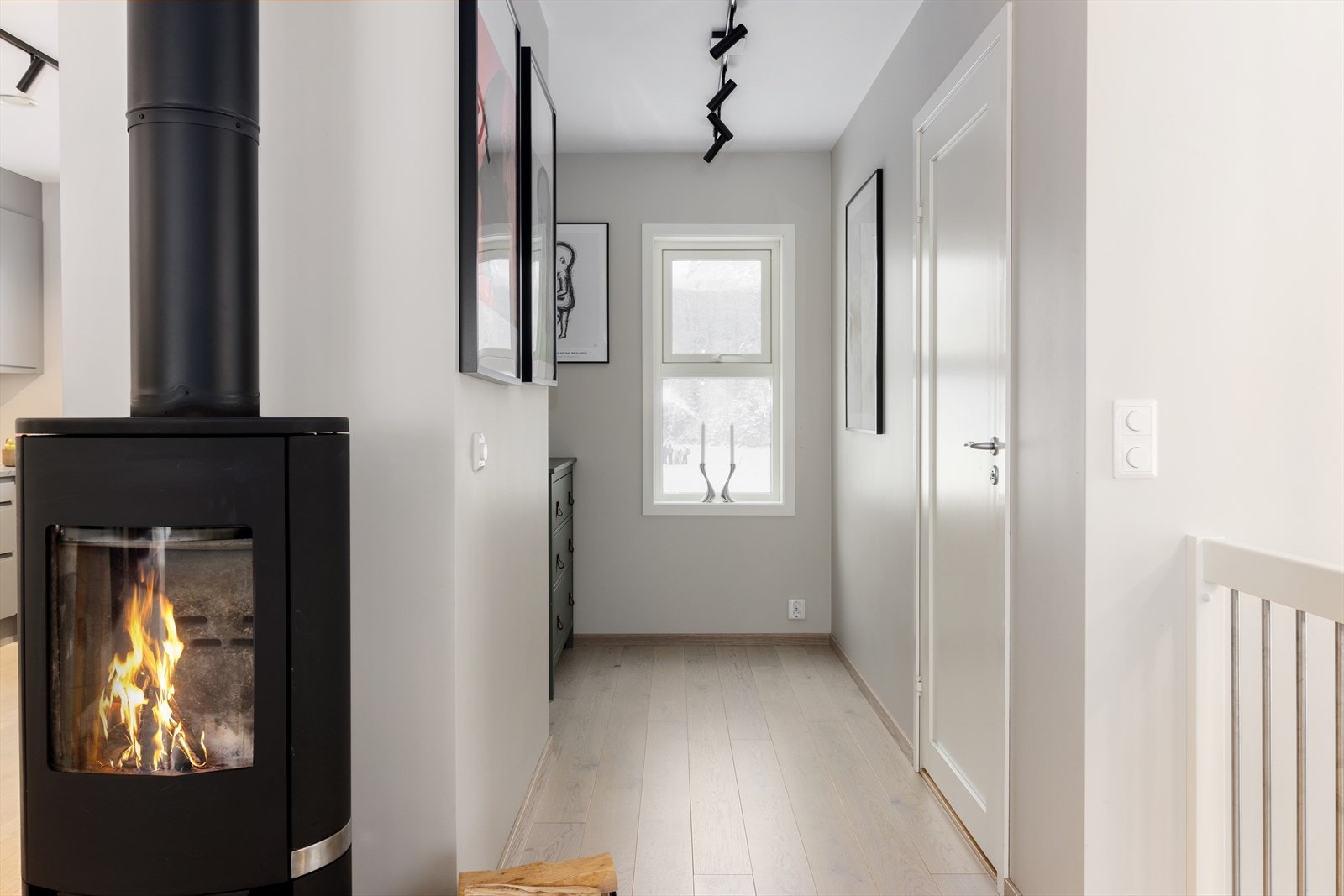 Hall med plass til kommode og enkel tilgang til baderommet. Galleribilde