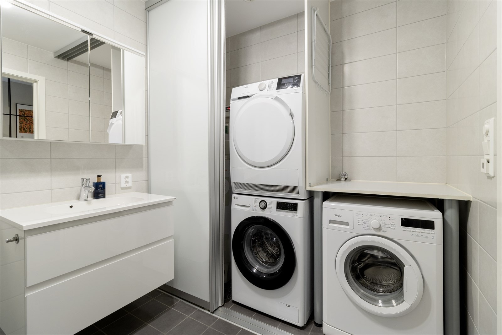God plass for både vaskemasking og tørrketrommel Galleribilde