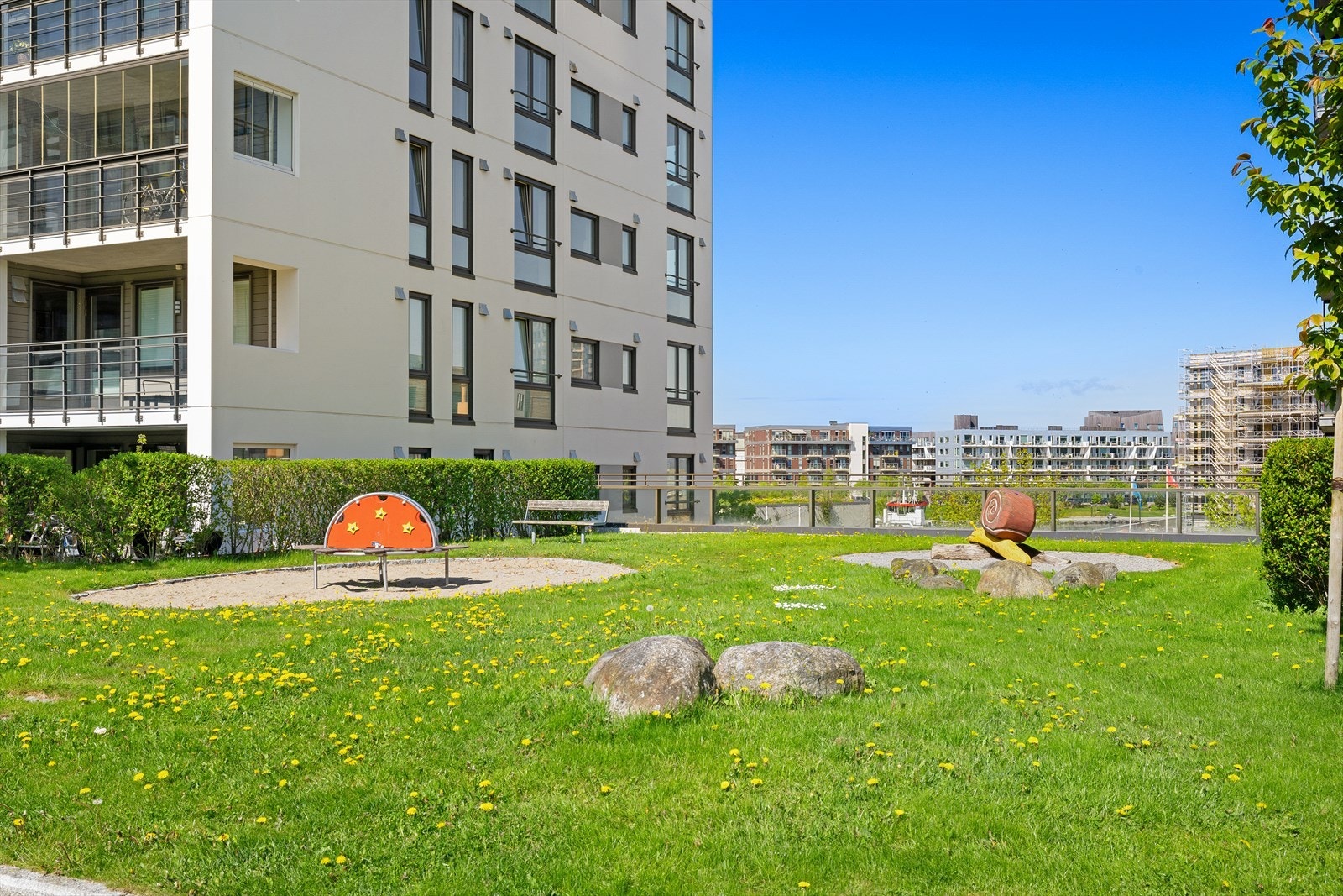 Beliggenheten passer godt for alle som ønsker å bo sentralt, men samtidig ha en rolig og tilbaketrukket adresse. Galleribilde