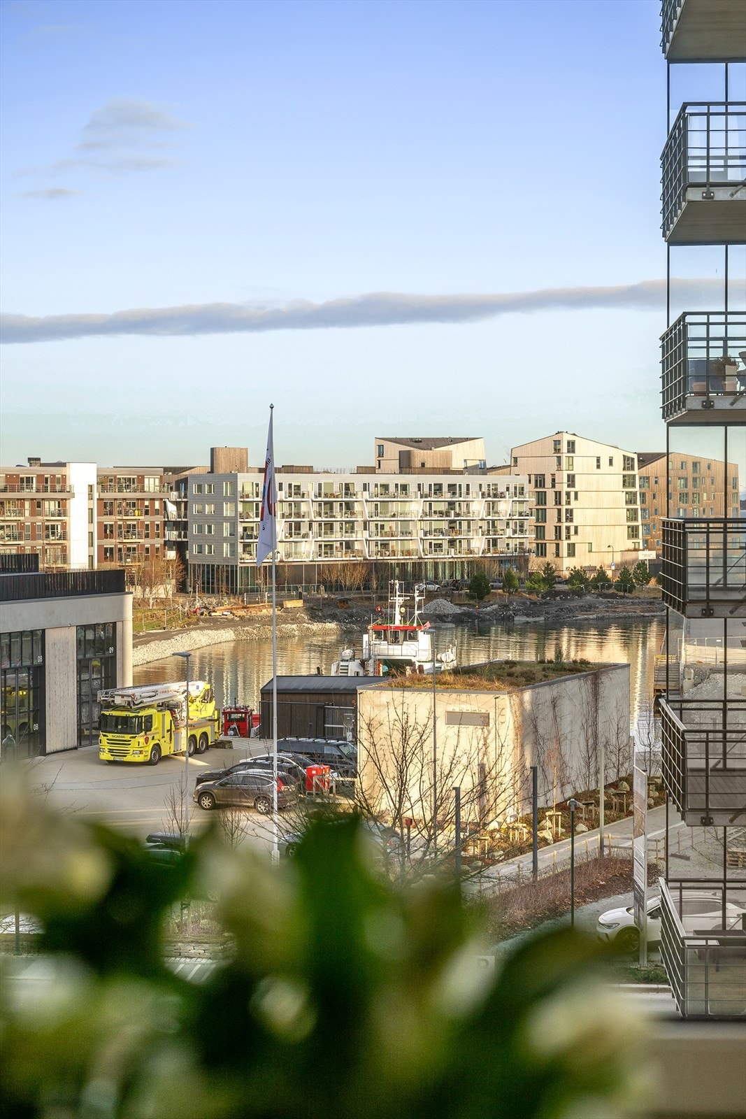 Utsikt fra stuevinduene. Galleribilde