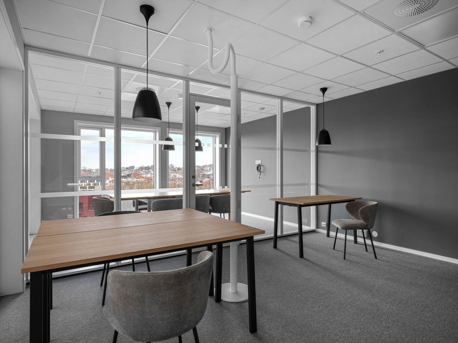 Felles kontorlandskap som ligger i naboblokken. Galleribilde