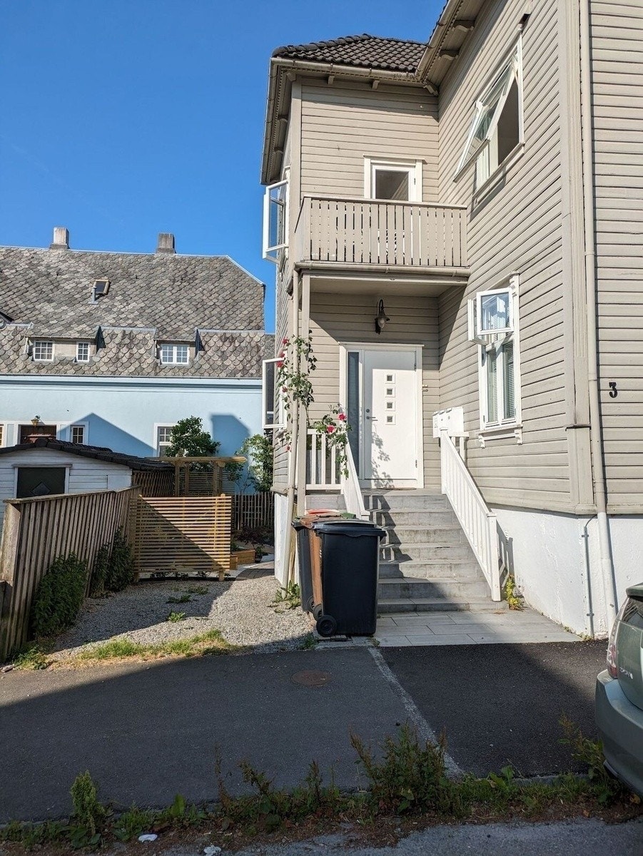 Parkeringsplass ved siden av huset Galleribilde