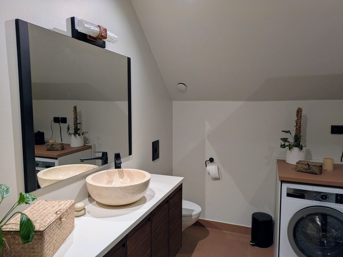 Romslig bad i 2. etasje Galleribilde