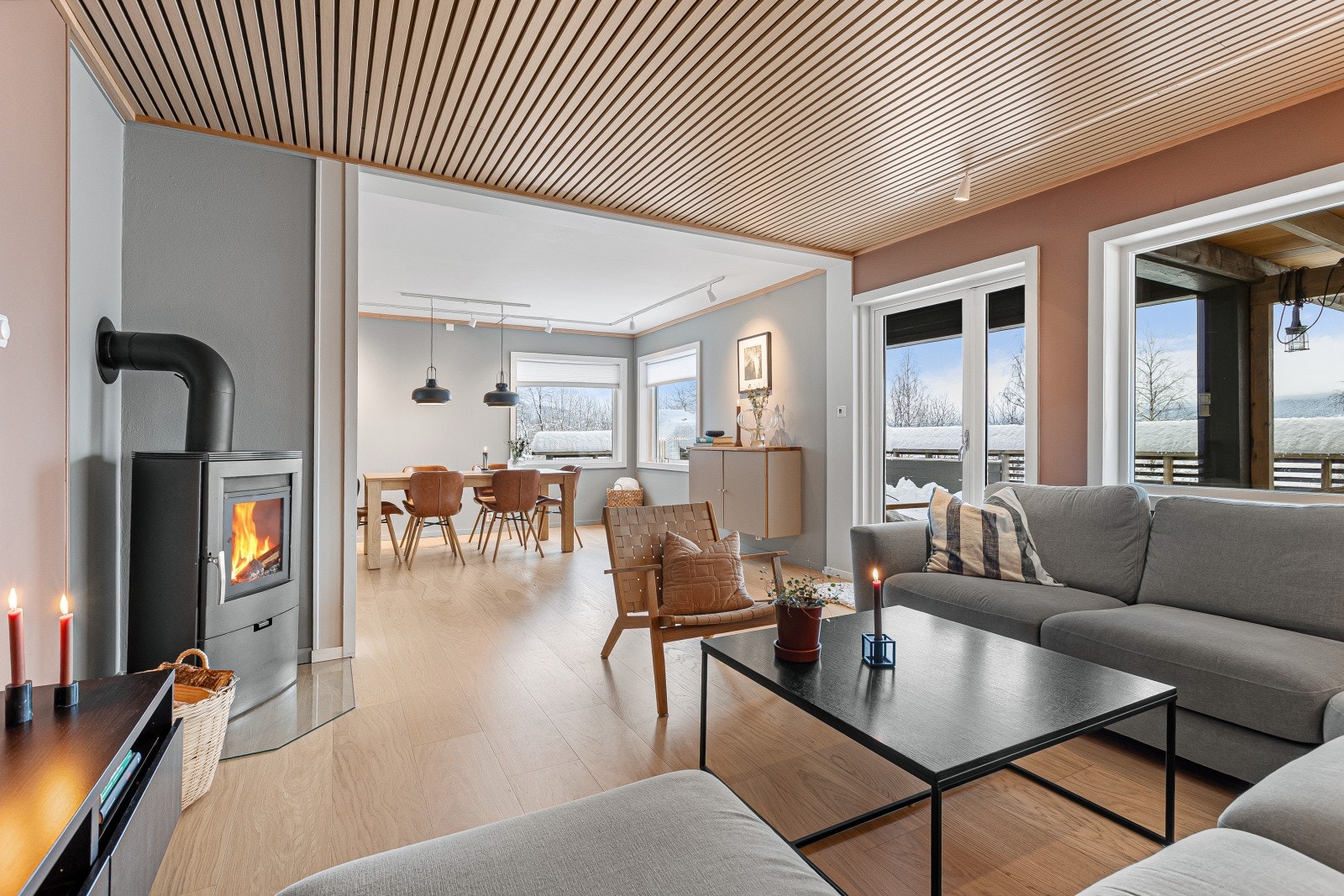 Ildsted i stuen ble koblet til i 2006 - Dokken &
Moen. Galleribilde