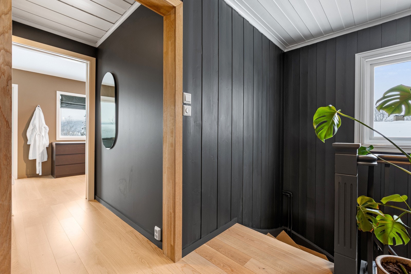 Lys parkett gir et moderne preg i gangen. Galleribilde