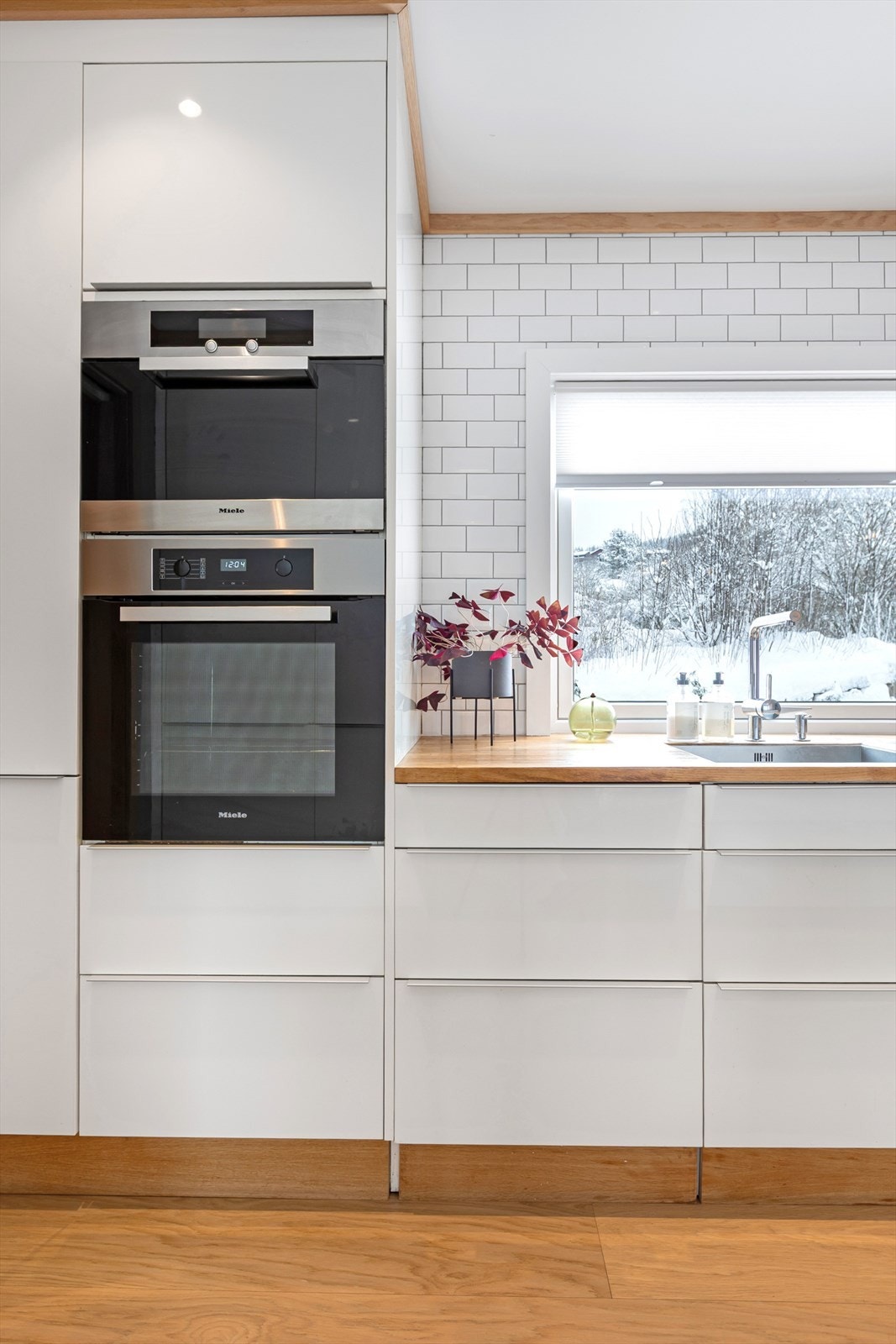 Kjøleskap, platetopp og komfyr er fra 2025. Galleribilde