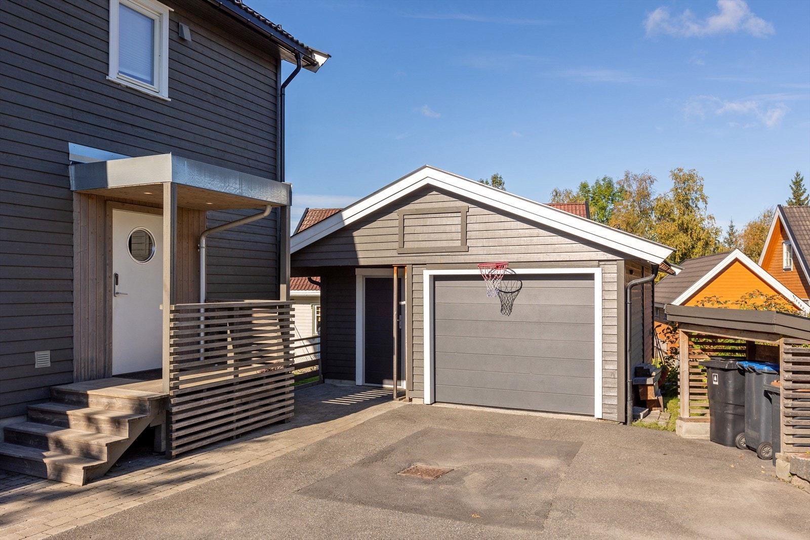 Garasje med tilhørende bod fra 2006. Galleribilde