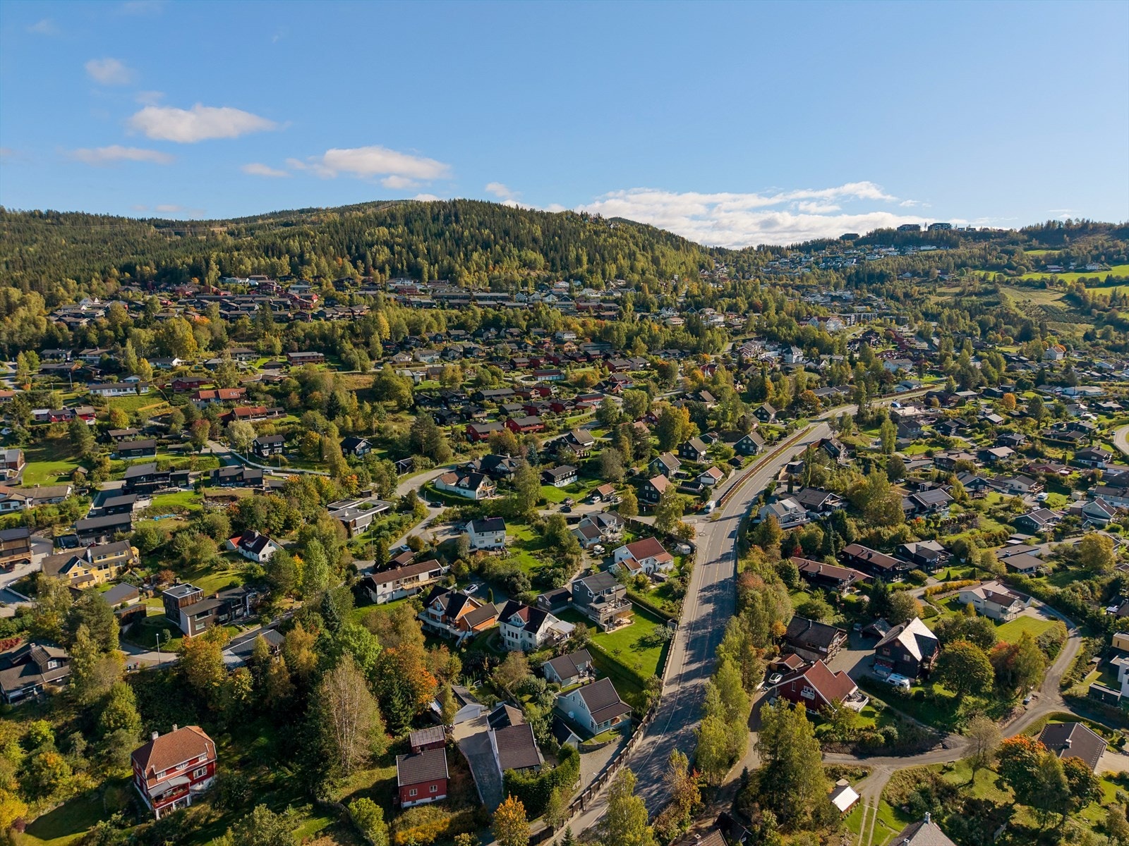 Nærområdet har variert bebyggelse og gode solforhold. Galleribilde