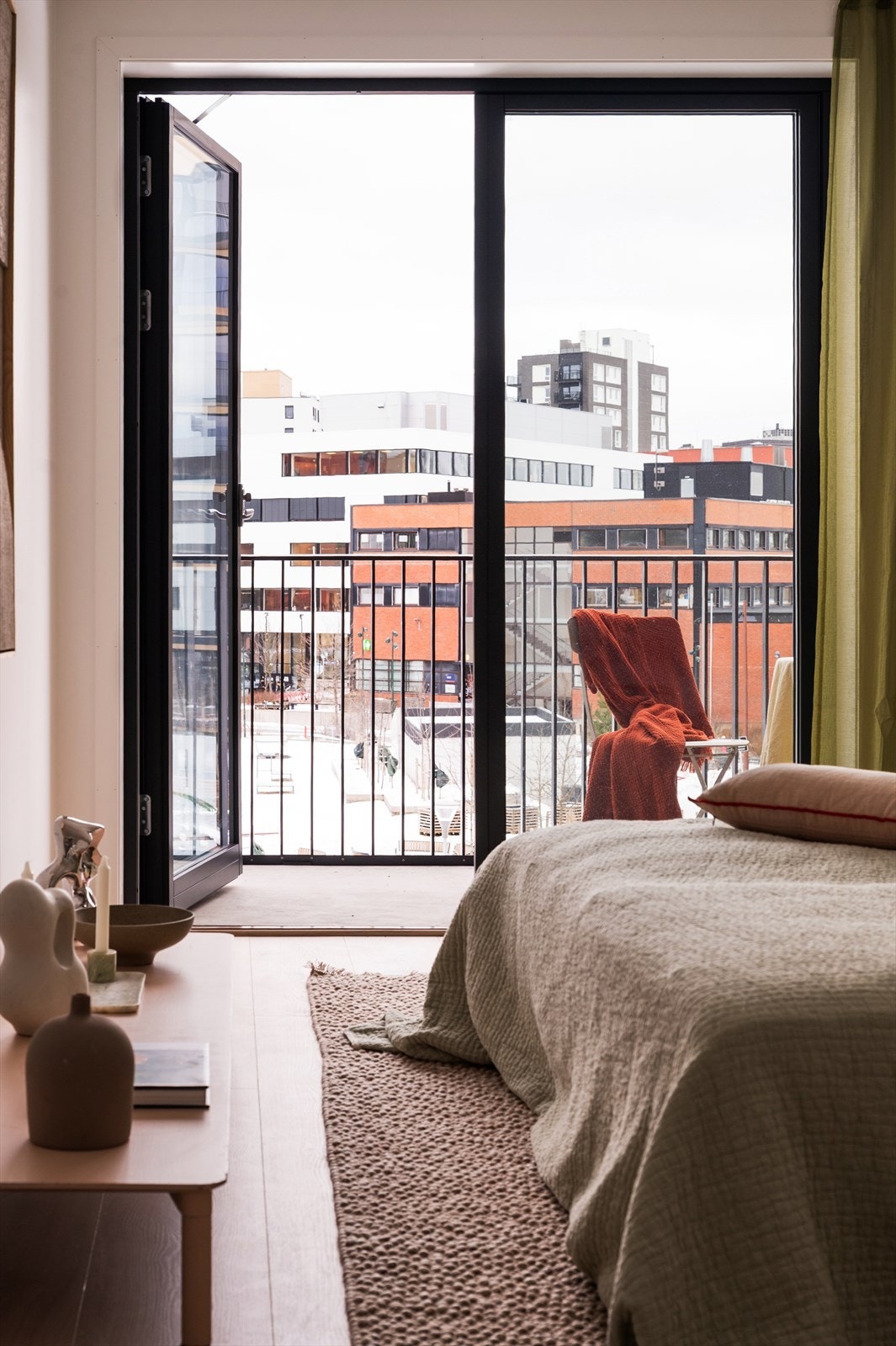 Utgangen til balkong gir gode luftemuligheter og koselig lysinnslipp. Galleribilde