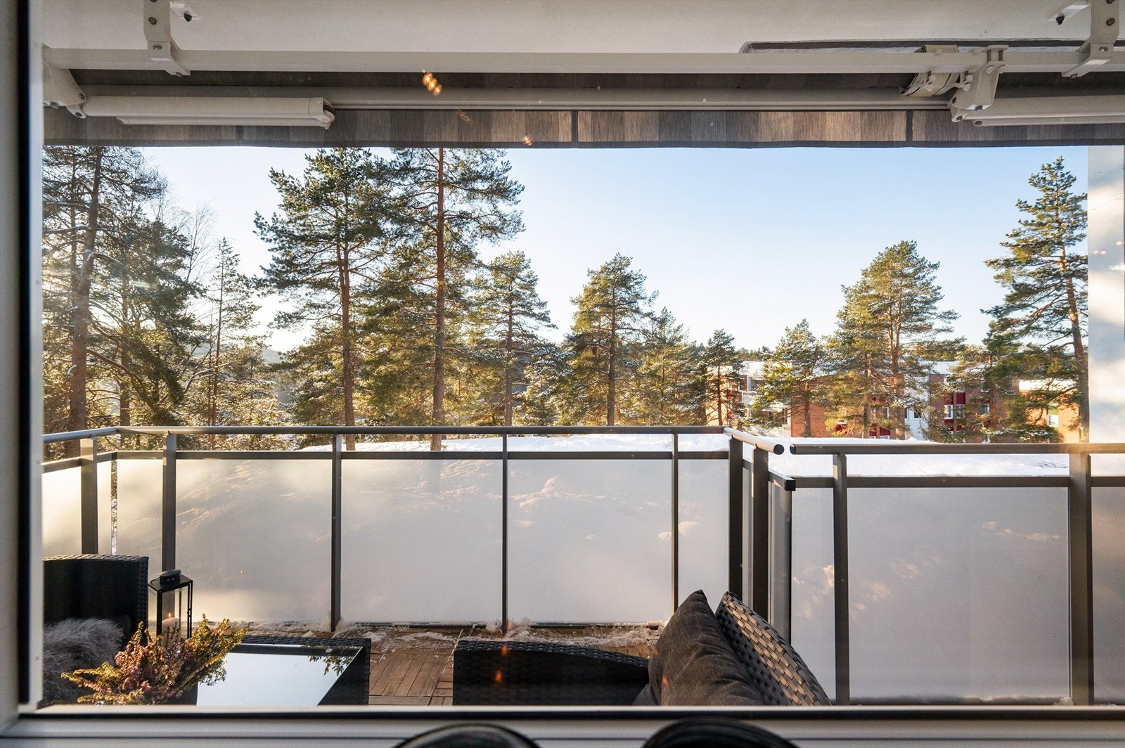 Både balkongdør og vinduer ble skiftet i 2024 og har 3-lags glass. Galleribilde