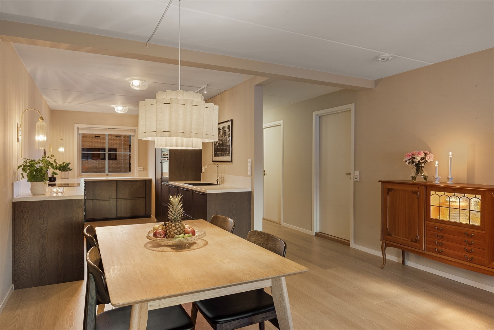 Naturlig plass for spisegruppe i tilknytning til kjøkkenet Galleribilde