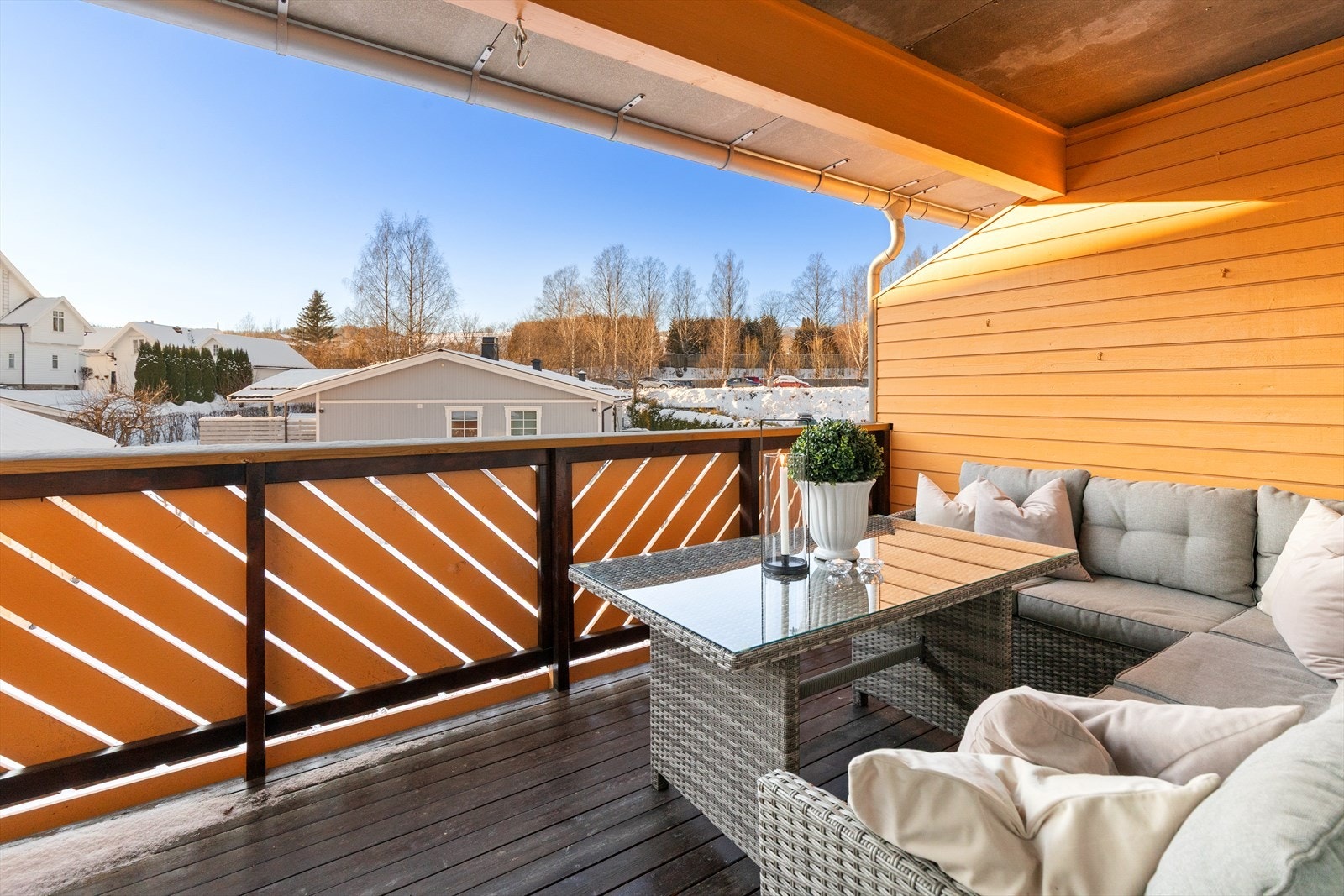 Balkongen er lun og skjermet på ca. 10 kvm Galleribilde