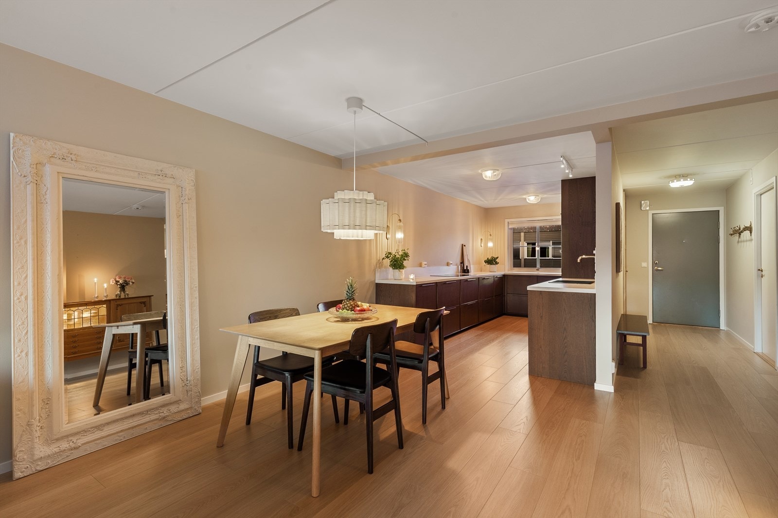 Stuen har flere gode møbleringsmuligheter Galleribilde