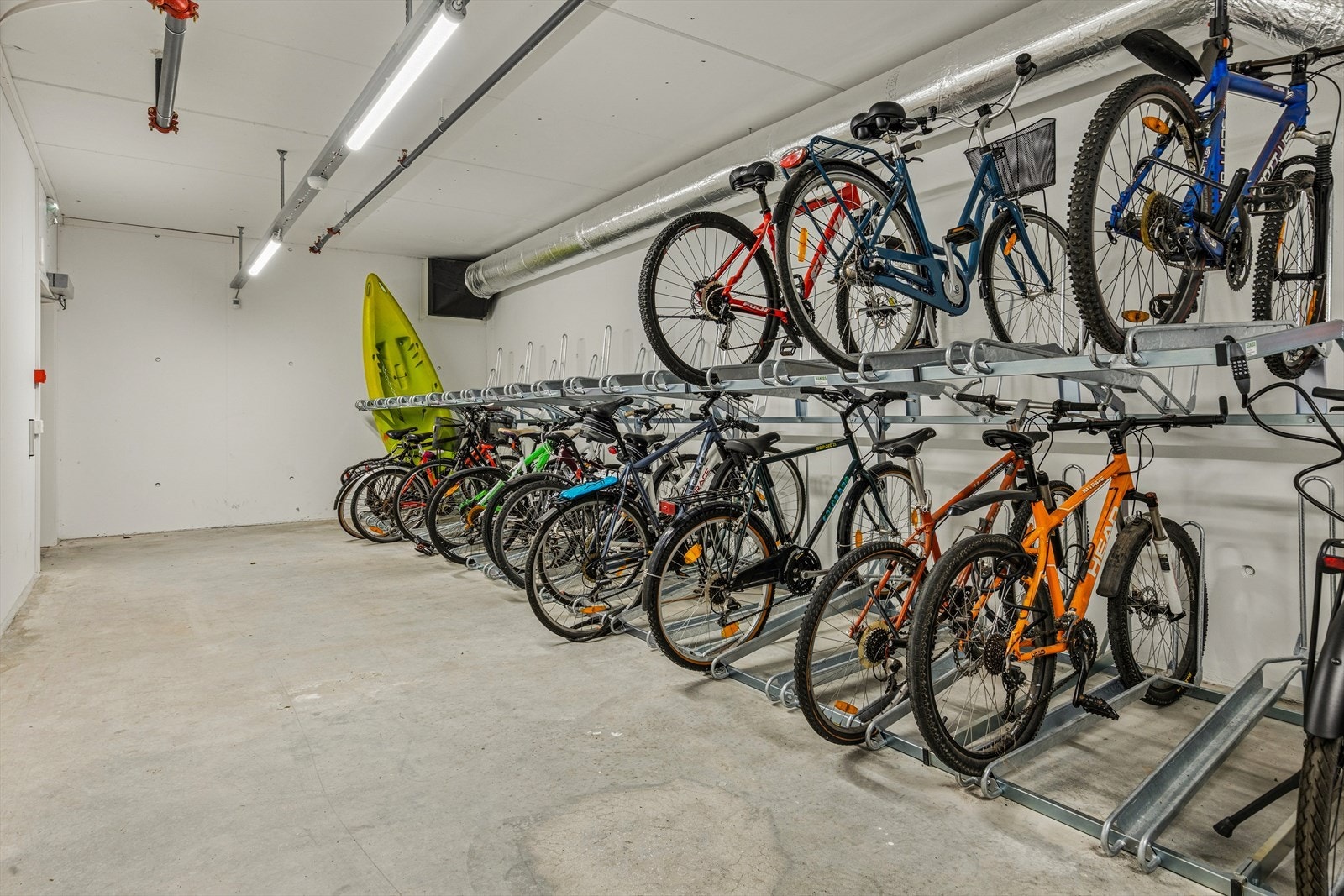 Praktisk med stor sykkelbod! Galleribilde