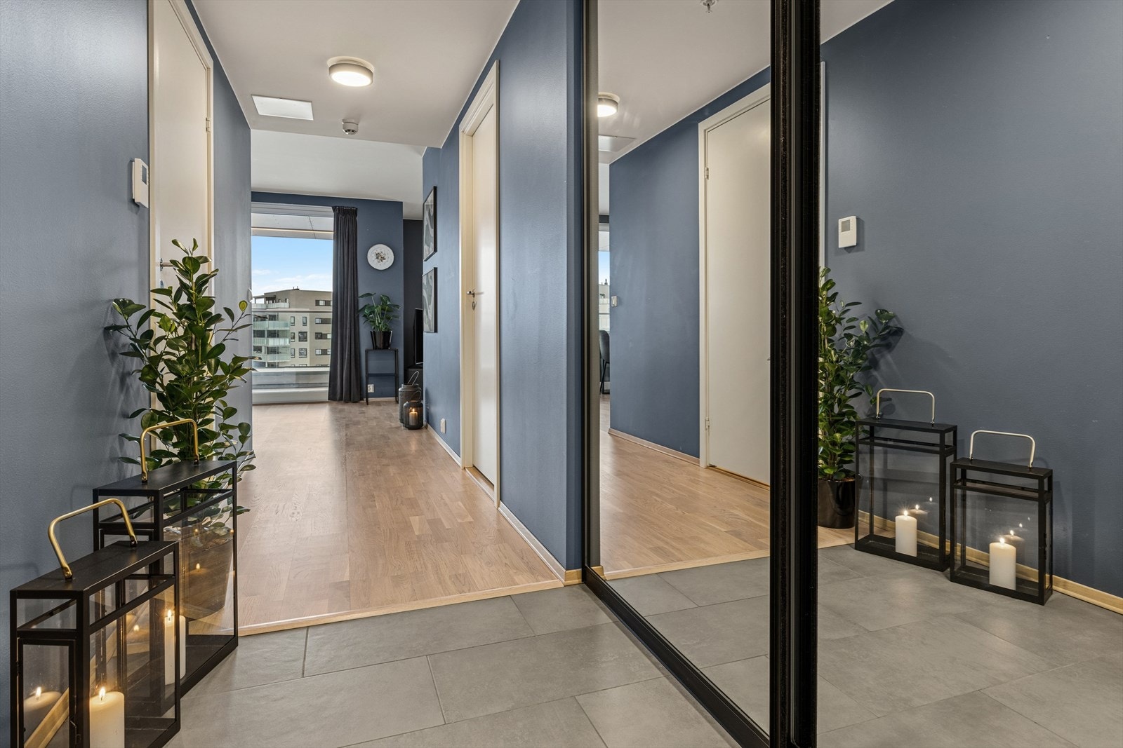 Nyere og moderne leilighet som har en god planløsning. Galleribilde