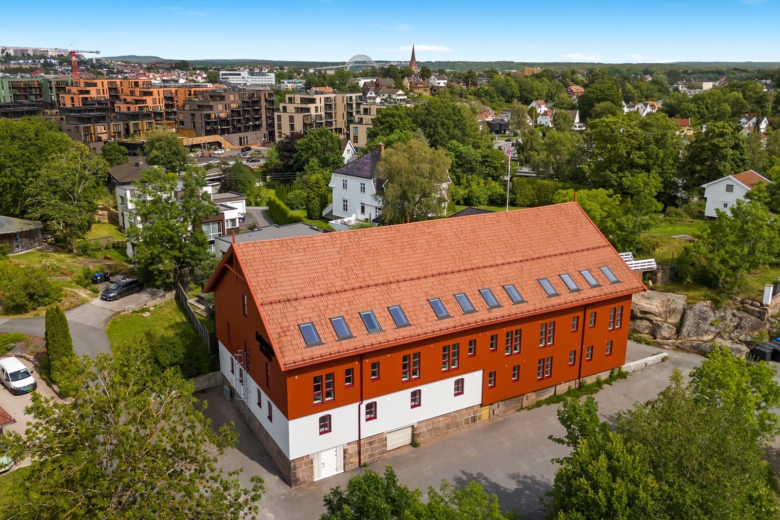 Fasade med moderne preg og bevarte detaljer Galleribilde