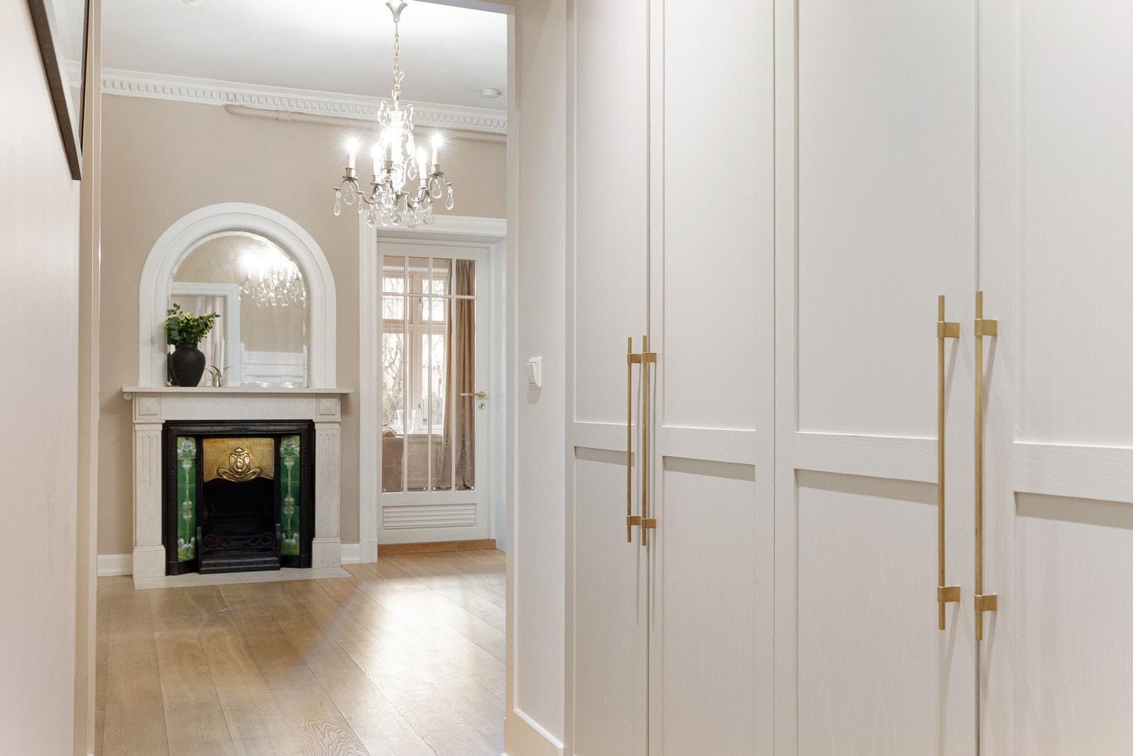 Godt med garderobeskap i tilknytning til hallen Galleribilde