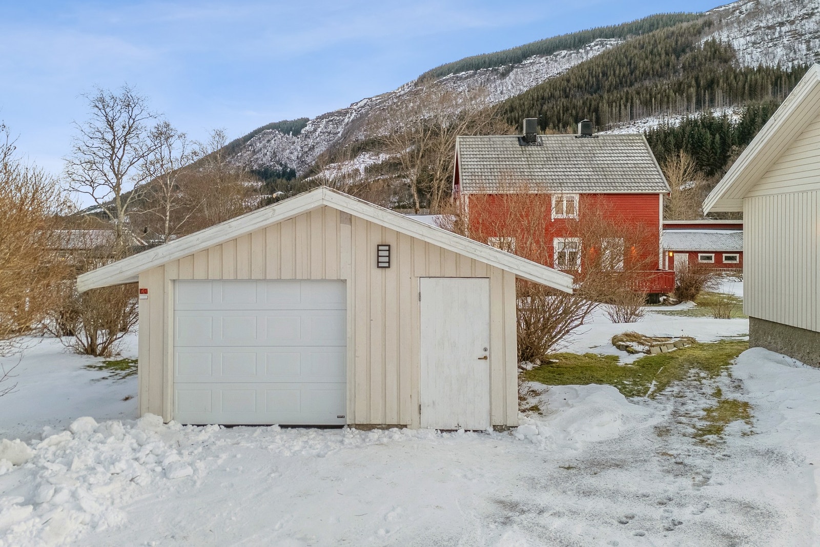 Garasjen er på 33 m2 Galleribilde